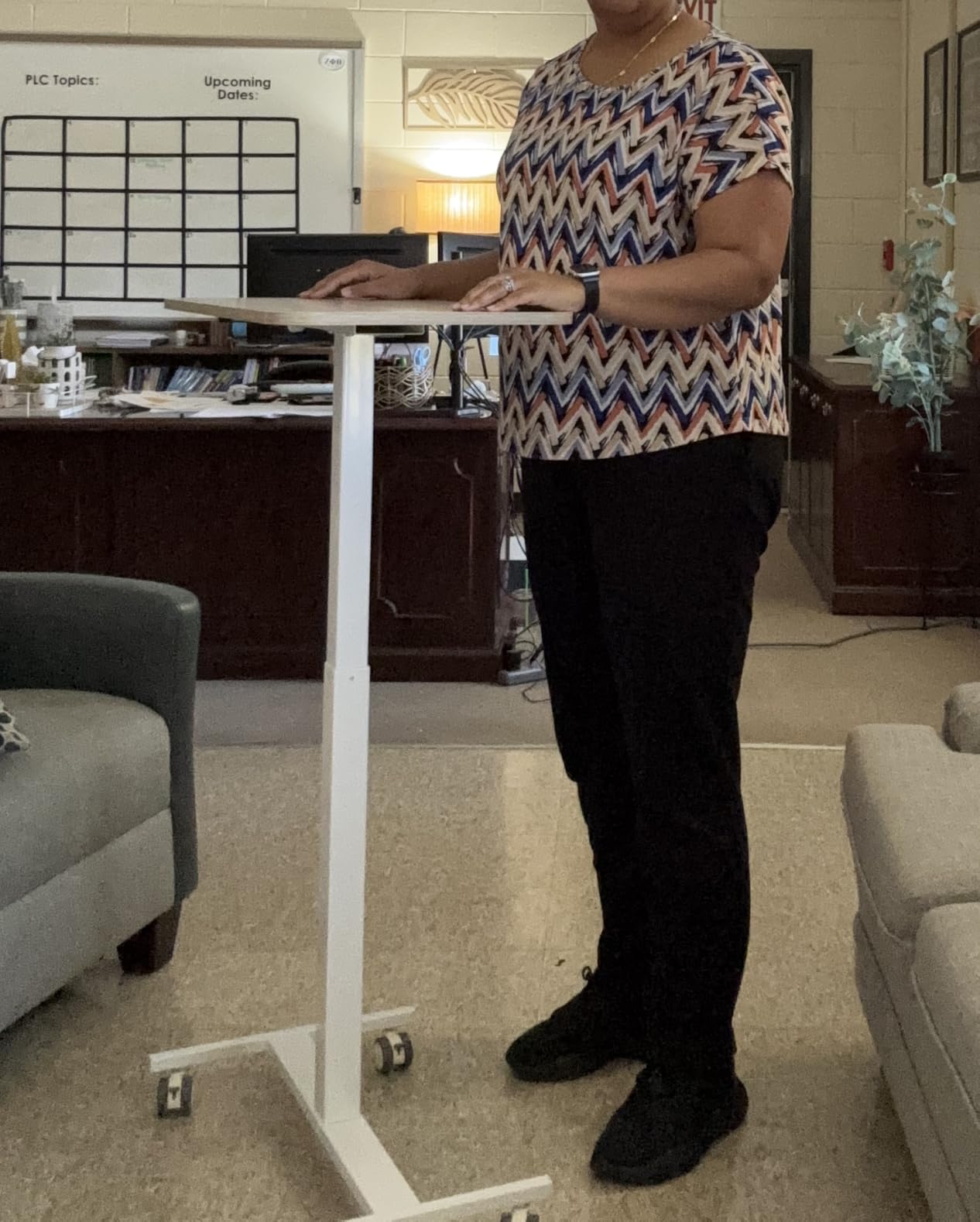 Marsail Mobile Standing Desk, Wider Height Adjustable Computer Desk, Rolling Sit Stand Desk with 4 Lockable Wheels, Desk for Home Office and Classroom, Walnut customer photo 2
