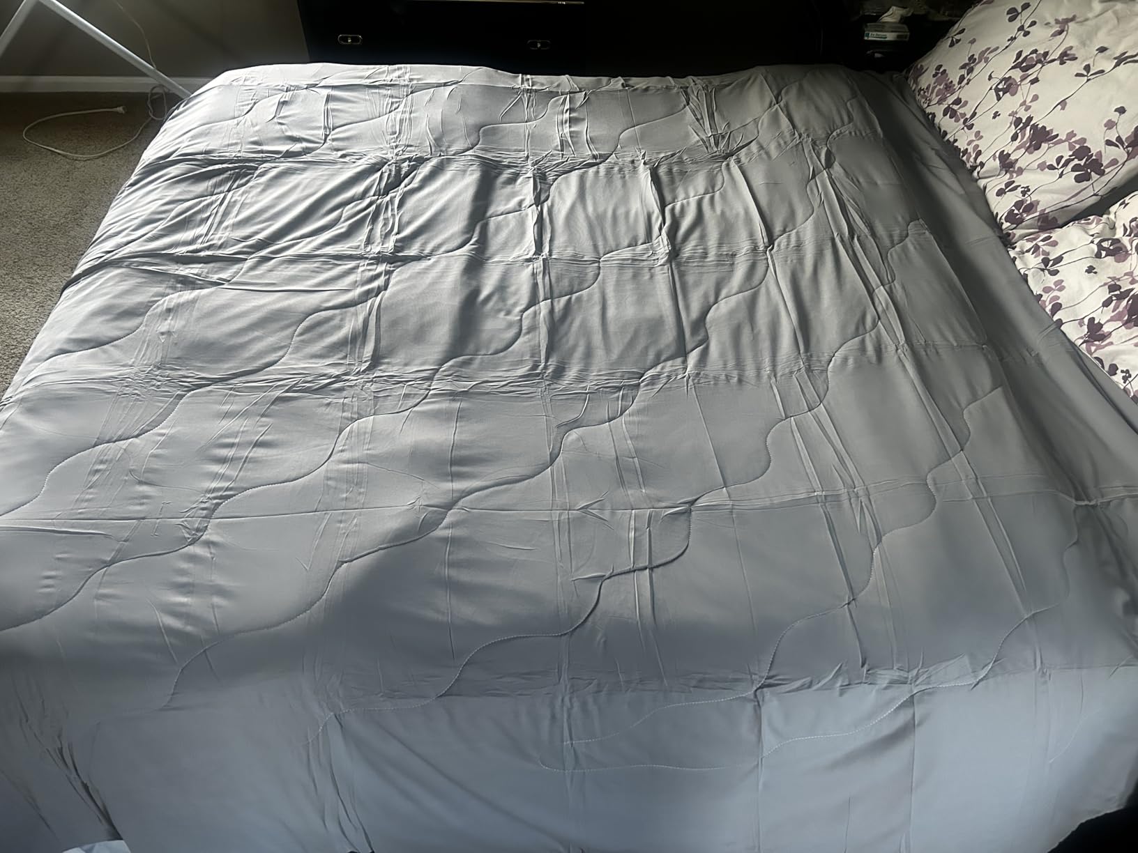 Cooling Blanket for Hot Sleepers & Night Sweats – Cooling Comforter, Breathable Lightweight Double-Sided Summer Bedding, Breathable Soft All Season (Frosty Light Grey, Queen(90