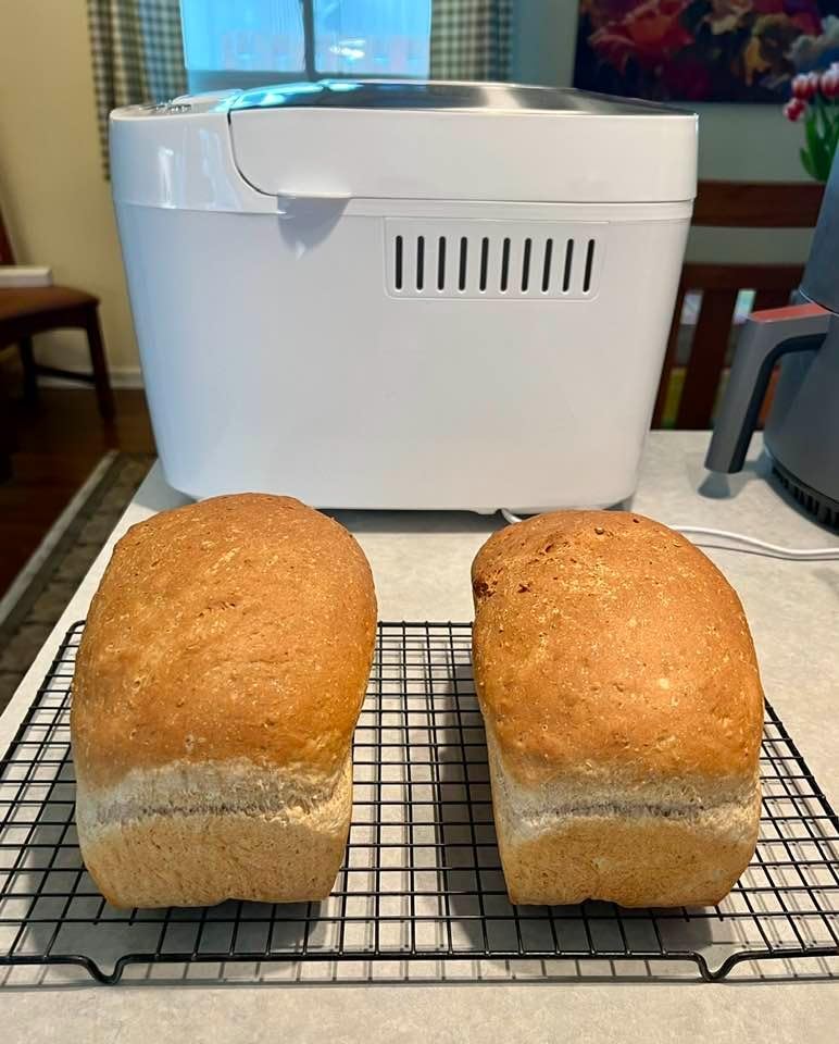 Davivy Bread Machine 3.5LB Large Capacity, 850W Automatic Bread Maker with 15 Programs (Gluten Free, Homemade Memory, Dough Shortcut), 15H Delay Timer, 1H Keep Warm,Includes Heat Resistant Oven Mitts customer photo 2