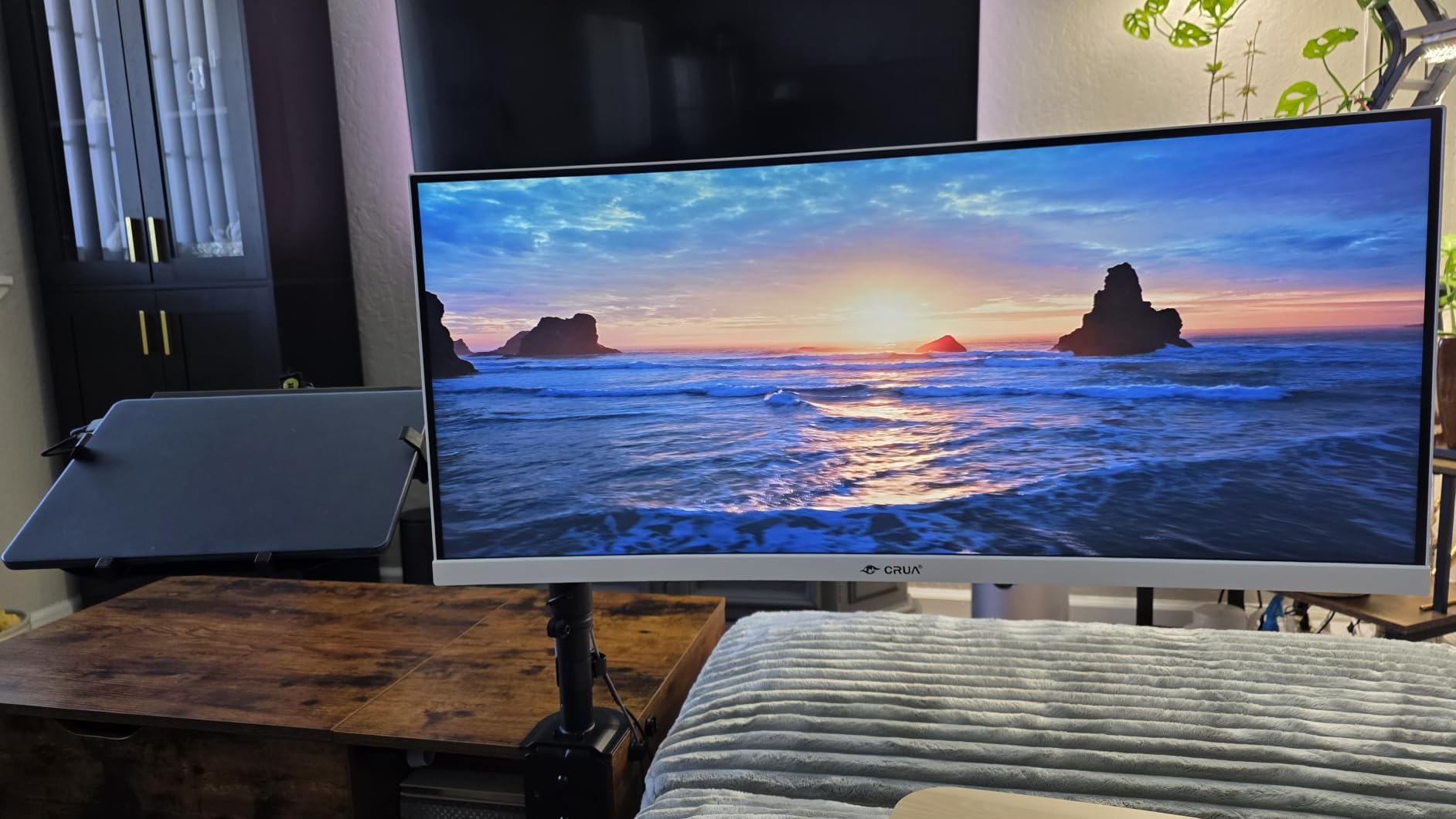 CRUA 34 Inch 21:9 UWQHD 100Hz IPS Ultrawide Curved Monitor, Speakers, White | 120% sRGB, 92% DCI-P3, 1.07B Colors, FreeSync, Blue Light, 3800R, HDMI 2.0, DP 1.4, 100x100 Mount, Office, Editing, Design PC customer photo 1