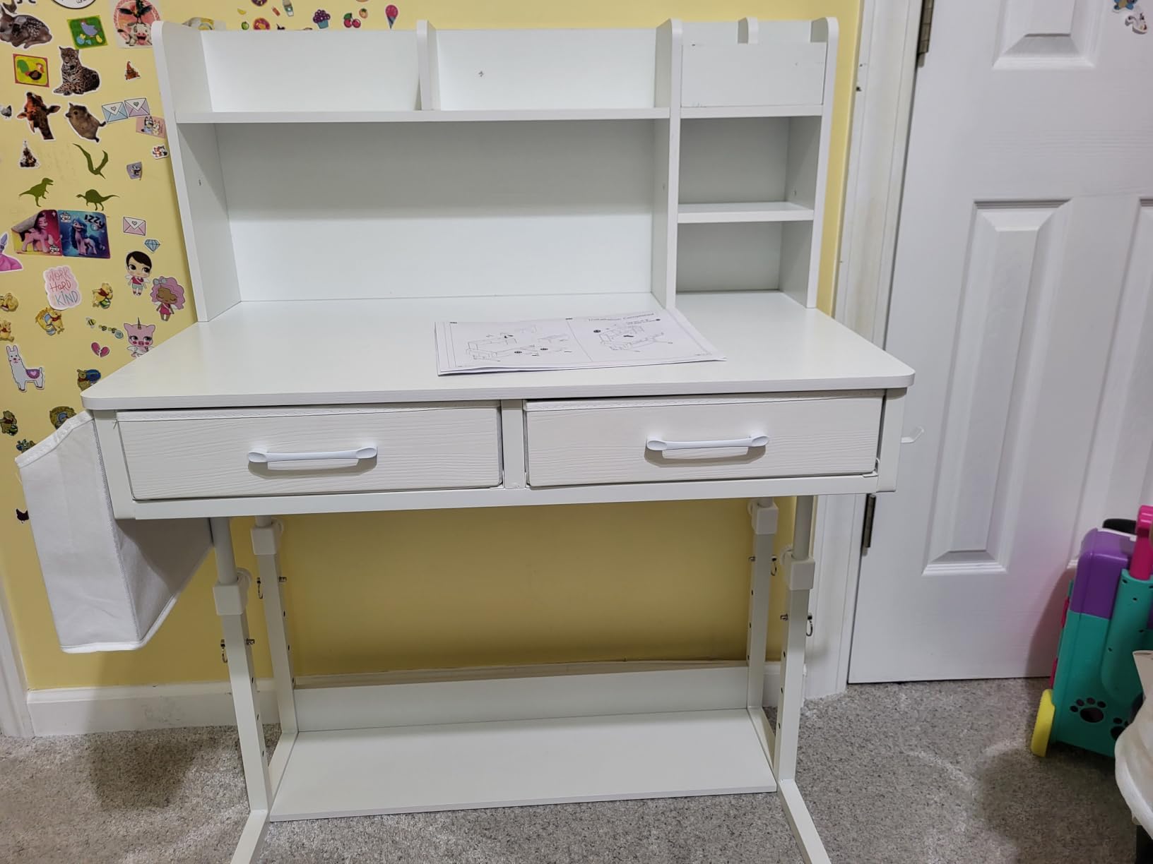 WINAZ White Kids Desk with Hutch, Height Adjustable 32