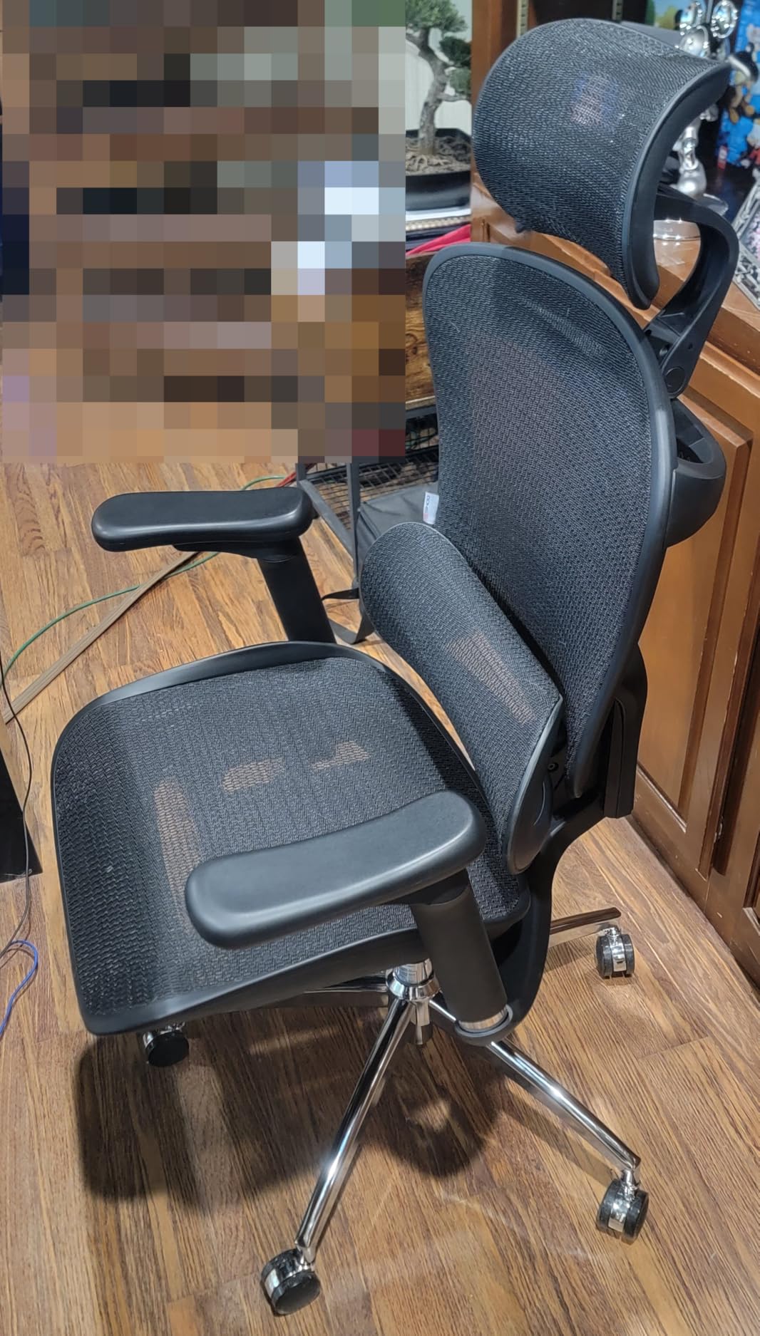 SIHOO Doro C300 Pro V2 Ergonomic Office Chair, Full-Body Adaptive Support | 8D Armrests & Breathable Mesh, Comfy High Back Computer Desk Chair for Long Hours, 135 degree Recline, Black customer photo 1
