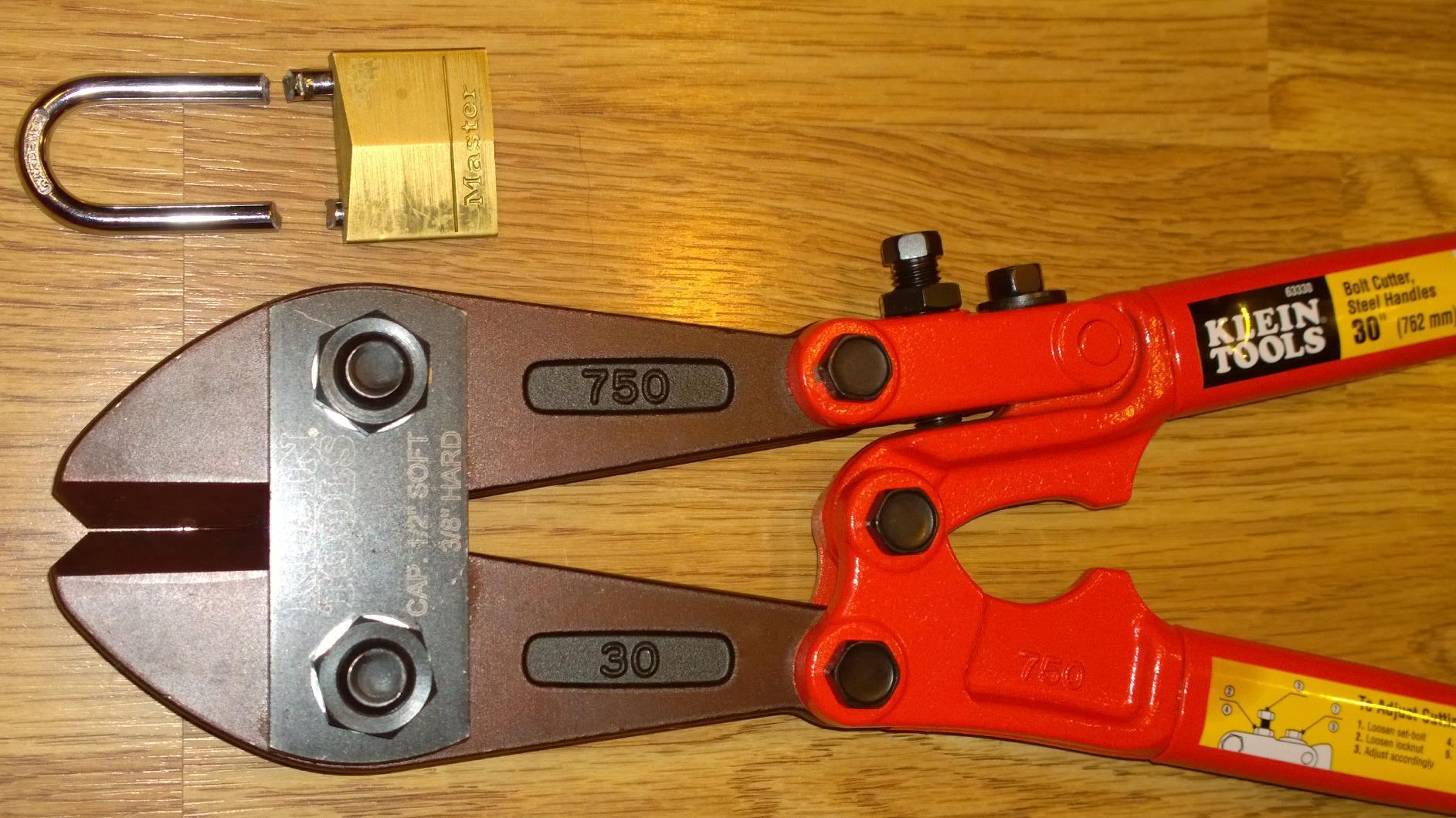 Klein Tools 63324 Bolt Cutter, Bolt Cutters Heavy Duty, 7/16-Inch Soft & Medium, and 5/16-Inch Hard Capacities, Steel Handle, 24-Inch customer photo 1