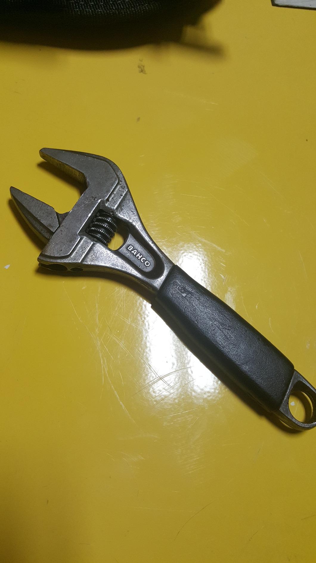 Bahco 9033 R US Ergo X-Wide Adjustable Wrench, 10-Inch, Black customer photo 2