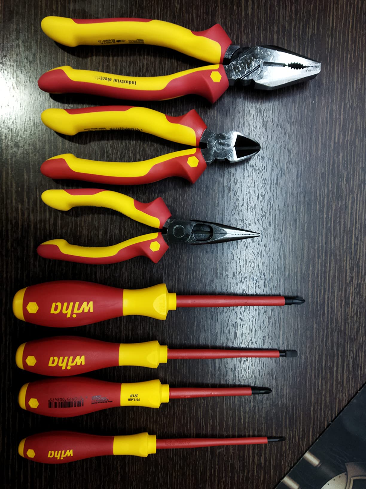 Wiha 32985 7 Piece Insulated Industrial Pliers and Screwdriver Set customer photo 1