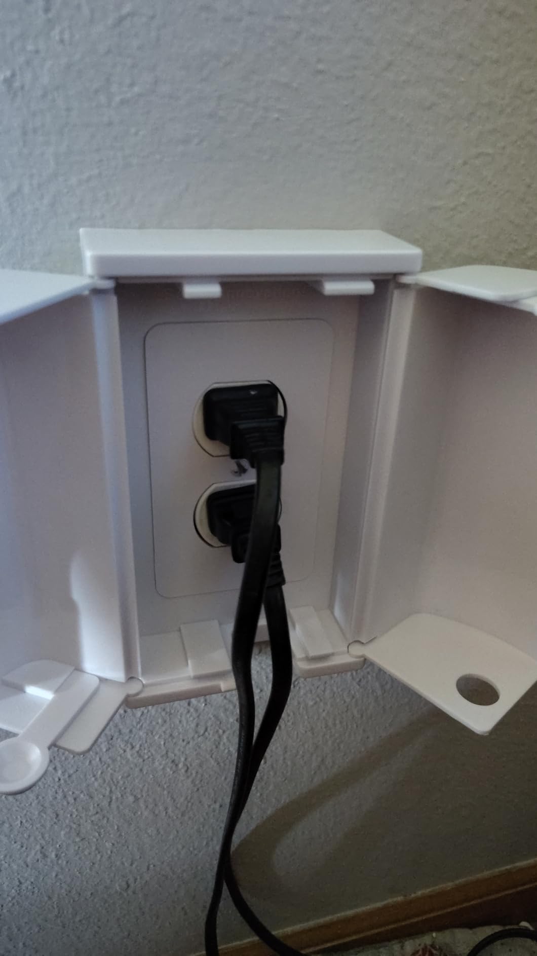 Safety Innovations Twin Door Baby Safety Outlet Cover Box for Babyproofing Outlets - More Interior Space for Extra Large Electrical Plugs and Adapters - Easy to Install - Easy to Use, (1-Pack) customer photo 2