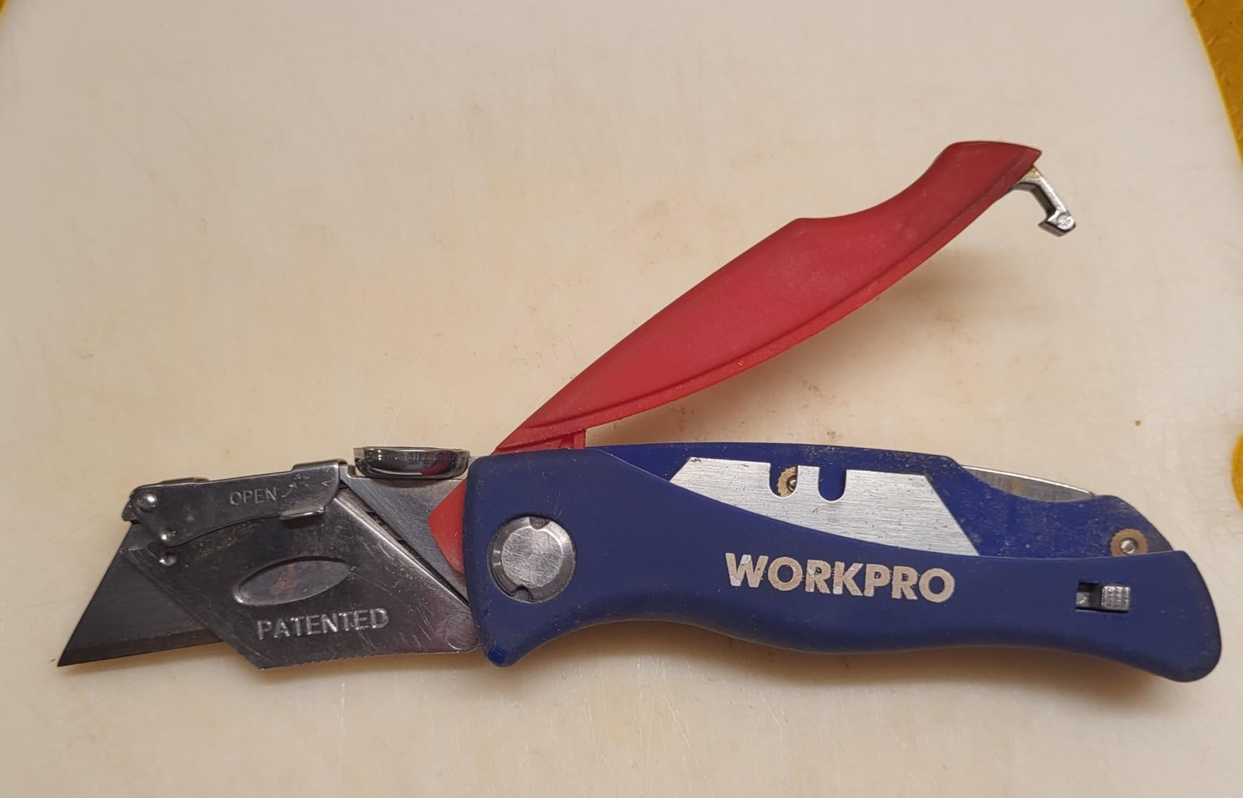 WORKPRO Folding Utility Knife, Quick-Change Box Cutter customer photo 2