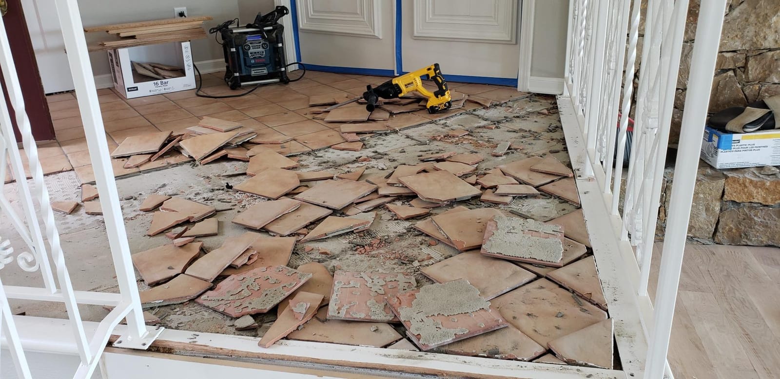 DEWALT 20V MAX SDS Plus 1 Inch Cordless Rotary Hammer with D-Handle, Bare Tool Only (DCH133B) customer photo 2