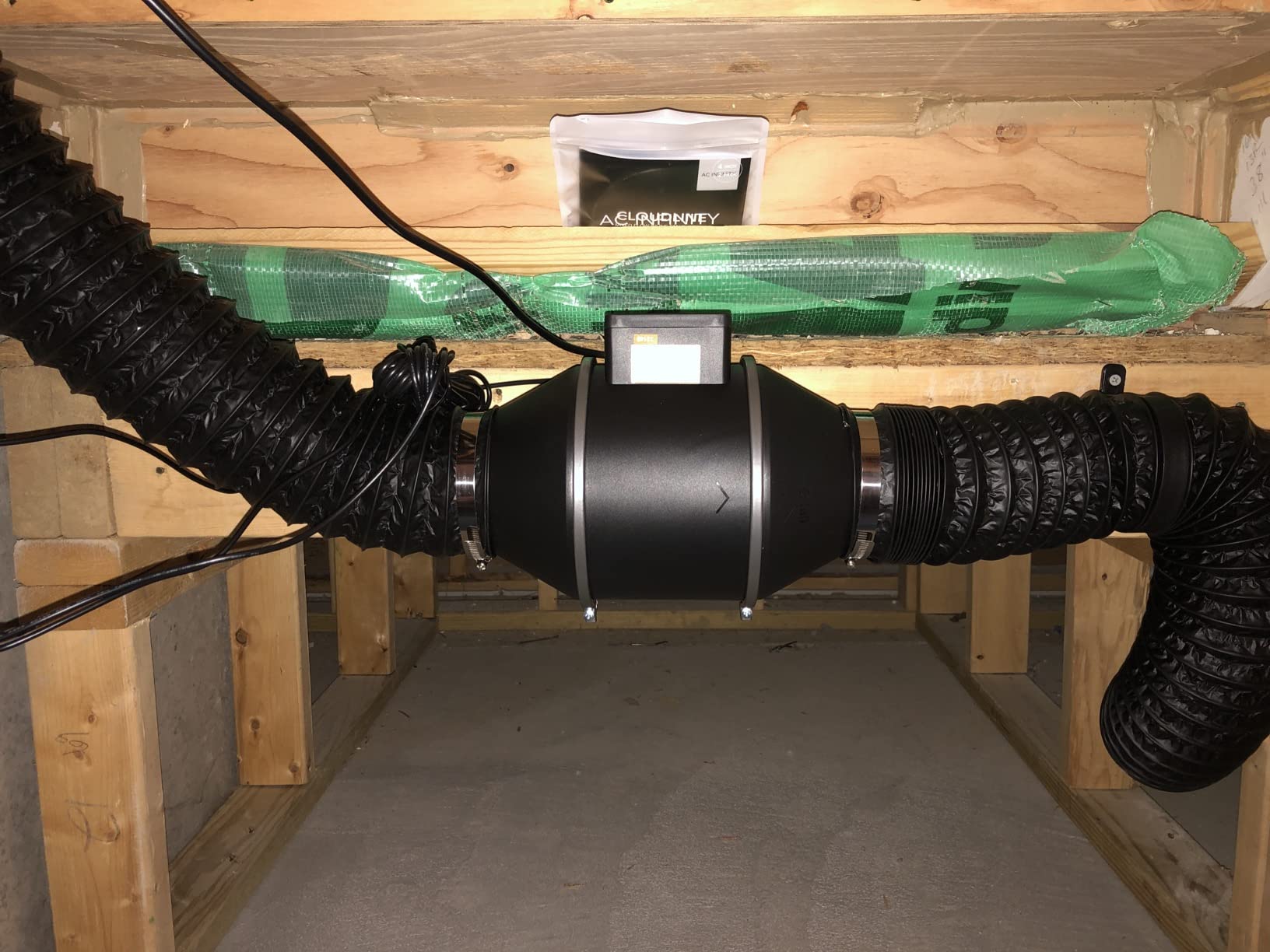 AC Infinity CLOUDLINE T4, Quiet 4” Inline Duct Fan w/Environment Controls customer photo 1