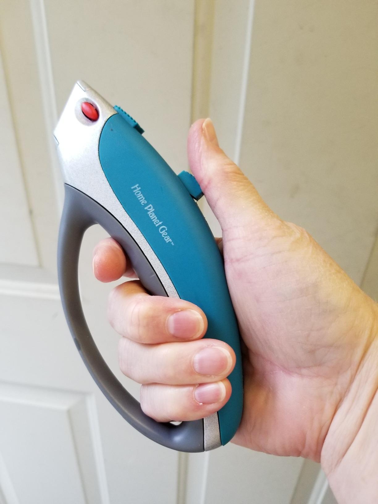 Box Cutter Retractable Utility Knife - Heavy Duty Box Cutter Knife Cardboard Cutter - Box Opener Razor Blades Utility Knife - Box Knife Carpet Cutter with 5 Sharp Blades customer photo 1