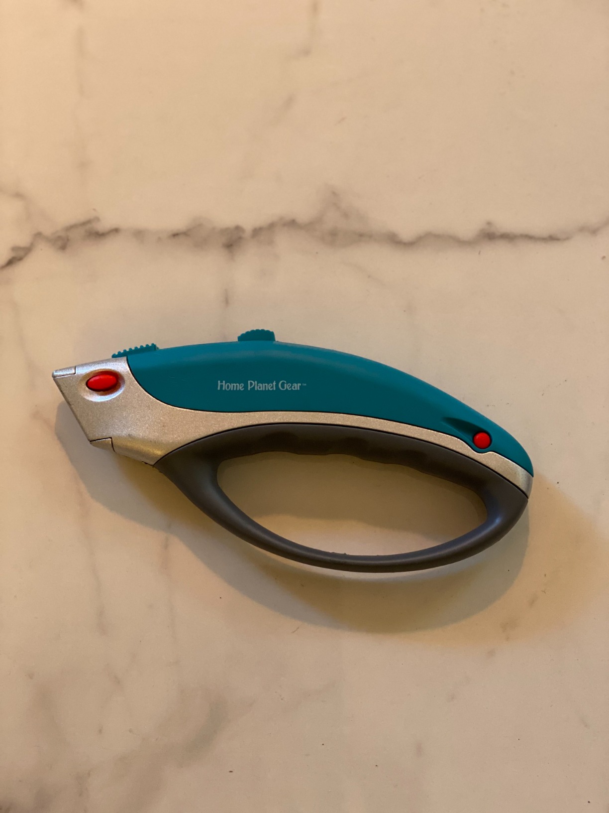 Box Cutter Retractable Utility Knife - Heavy Duty Box Cutter Knife Cardboard Cutter - Box Opener Razor Blades Utility Knife - Box Knife Carpet Cutter with 5 Sharp Blades customer photo 2