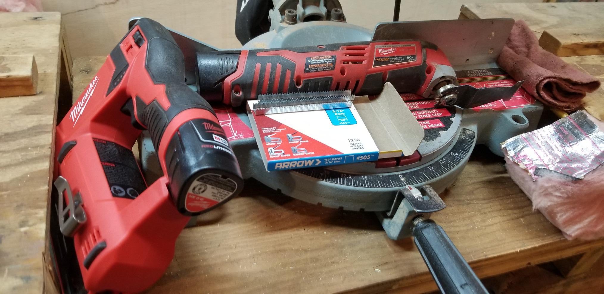 Milwaukee 2447-20 M12 3/8†Crown Stapler customer photo 2