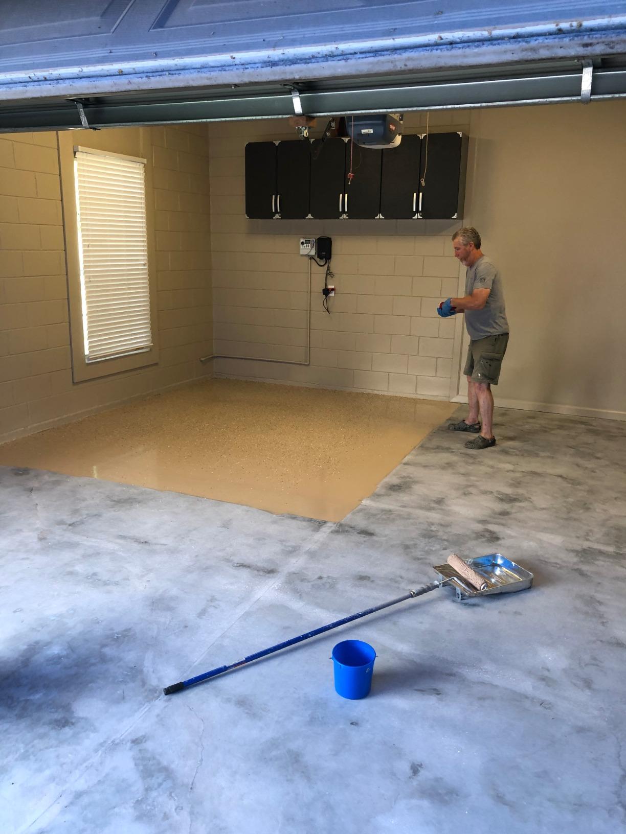 Rust-Oleum RockSolid Garage Floor Coating Kit, Dark Gray, 2.5 Car Kit customer photo 1