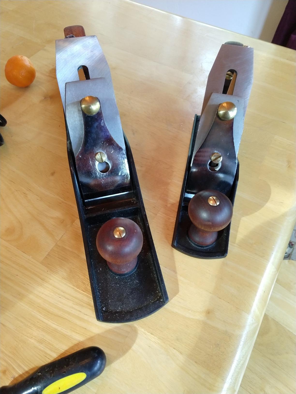 Taytools 469614 Smoothing Bench Hand Plane #4, 9-3/4 Inch Sole, Ductile Cast Body, Lapped Sides and Bottom, Blade RHC 55-60, Sapele Handle and Tote customer photo 1