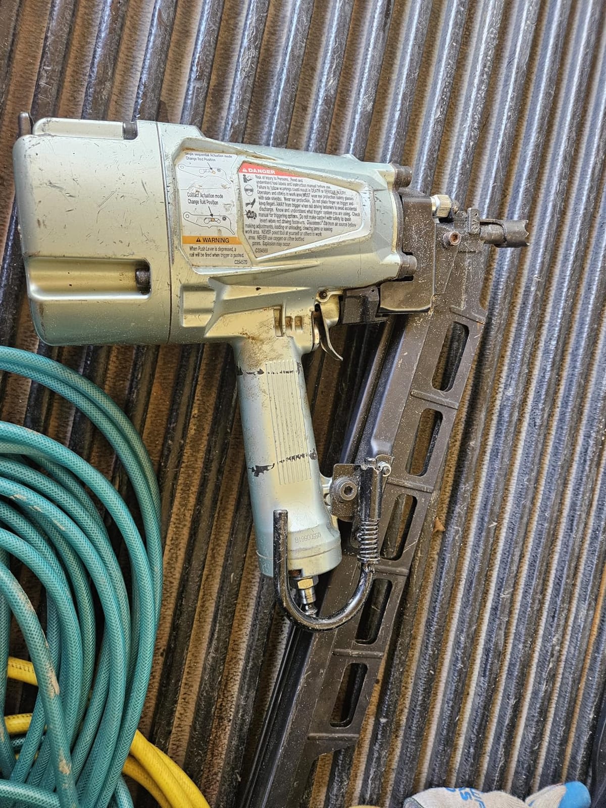 Metabo HPT Framing Nailer, Pneumatic Selectable Trigger, 21°, NR83A5 customer photo 1