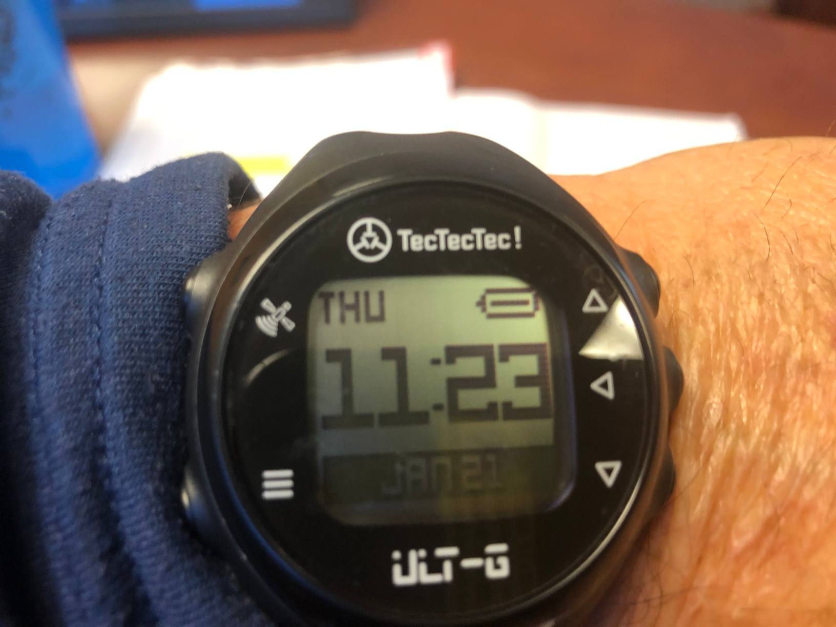 TecTecTec ULT-G Golf GPS Watch – Simple & Easy Distance Watch, No App Required on Course, Front/Back/Middle Distances, 38,000+ Courses Preloaded, Lightweight & Water-Resistant – Black customer photo 2