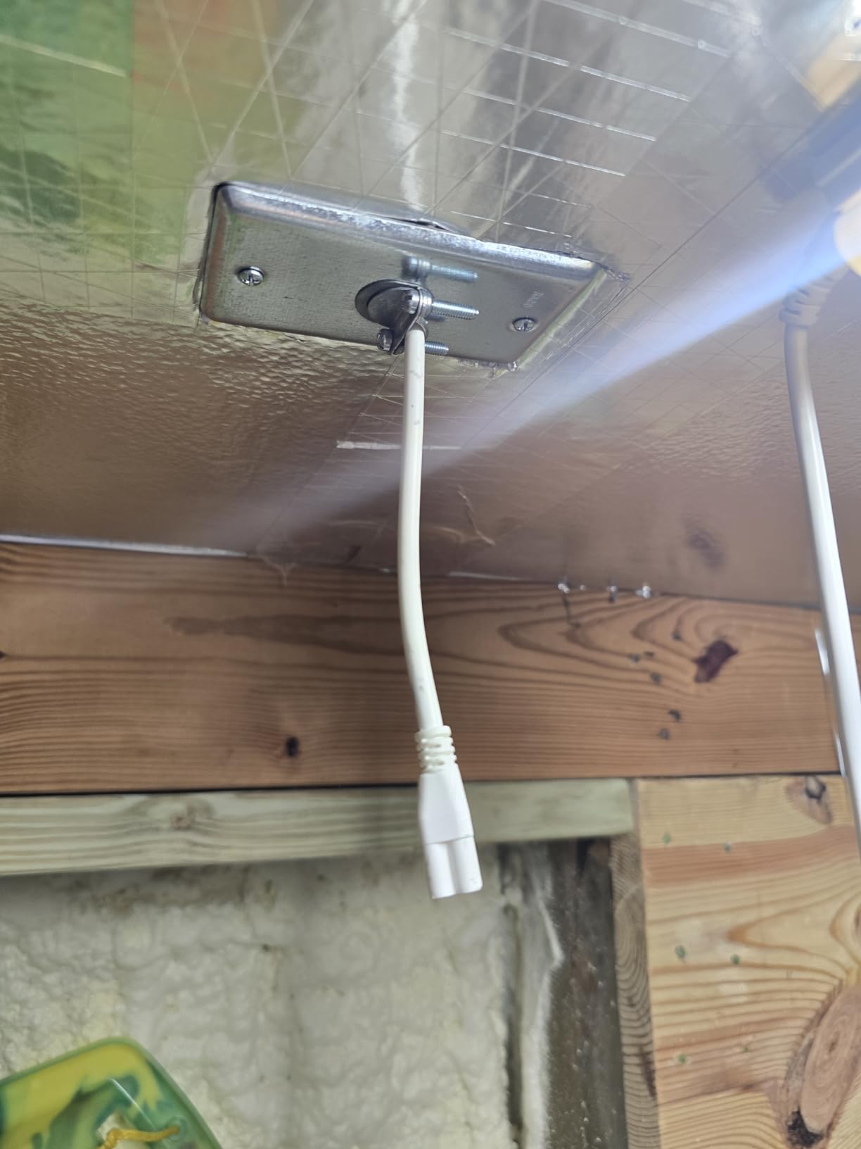 Barrina T8 LED Shop Lights 4FT, 40W 5500LM 5000K, High Output, 10 Packs customer photo 1
