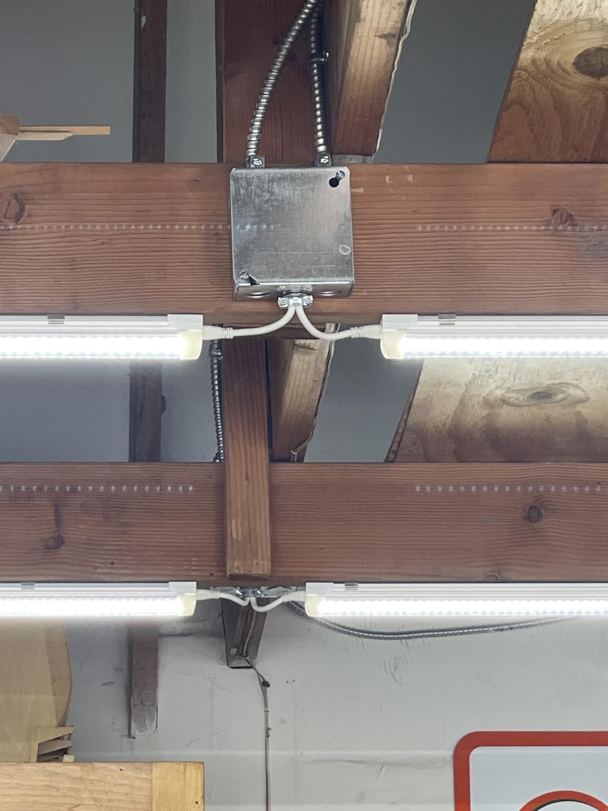Barrina T8 LED Shop Lights 4FT, 40W 5500LM 5000K, High Output, 10 Packs customer photo 2