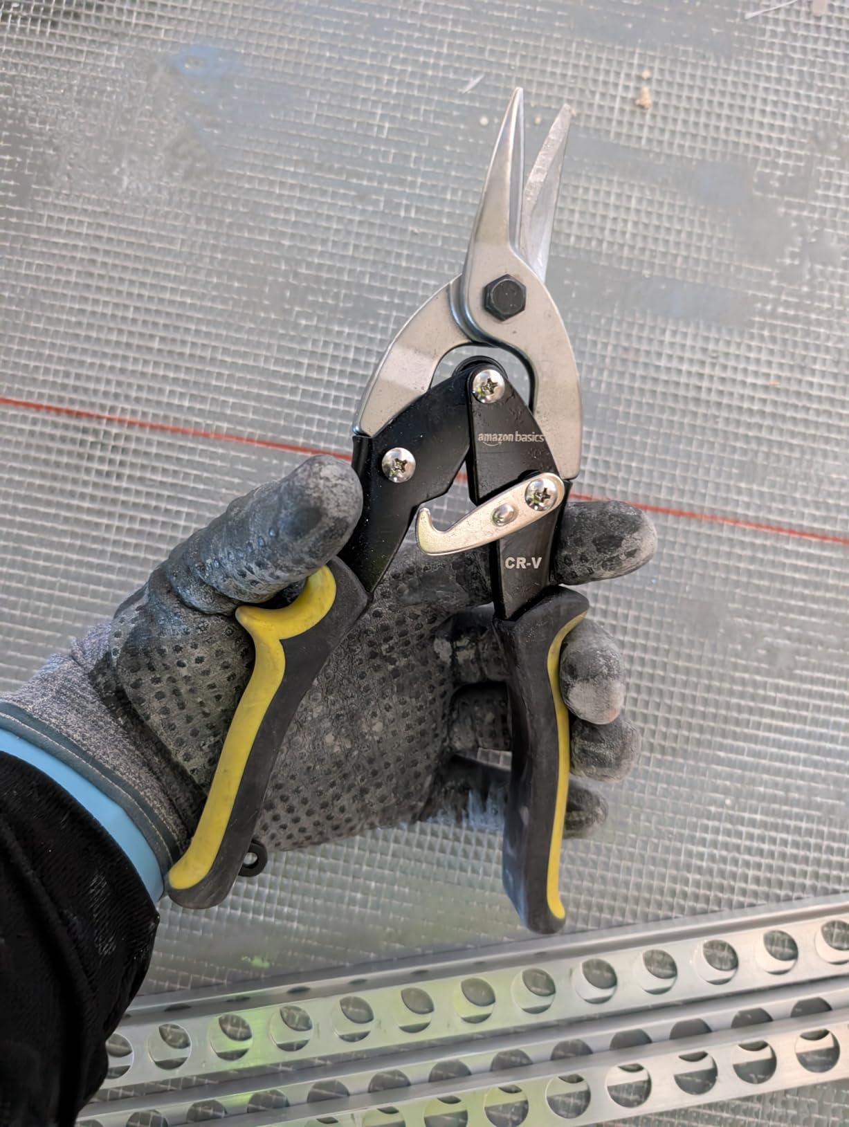 Amazon Basics Straight Cut Aviation Tin Snips, Metal Cutters with Safety Latch customer photo 1