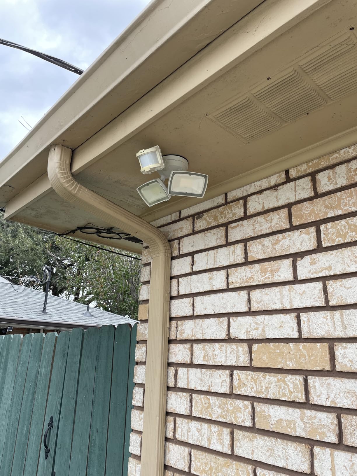 LEPOWER Hardwired LED Security Lights Motion Sensor Outdoor, 40W 4000LM customer photo 2