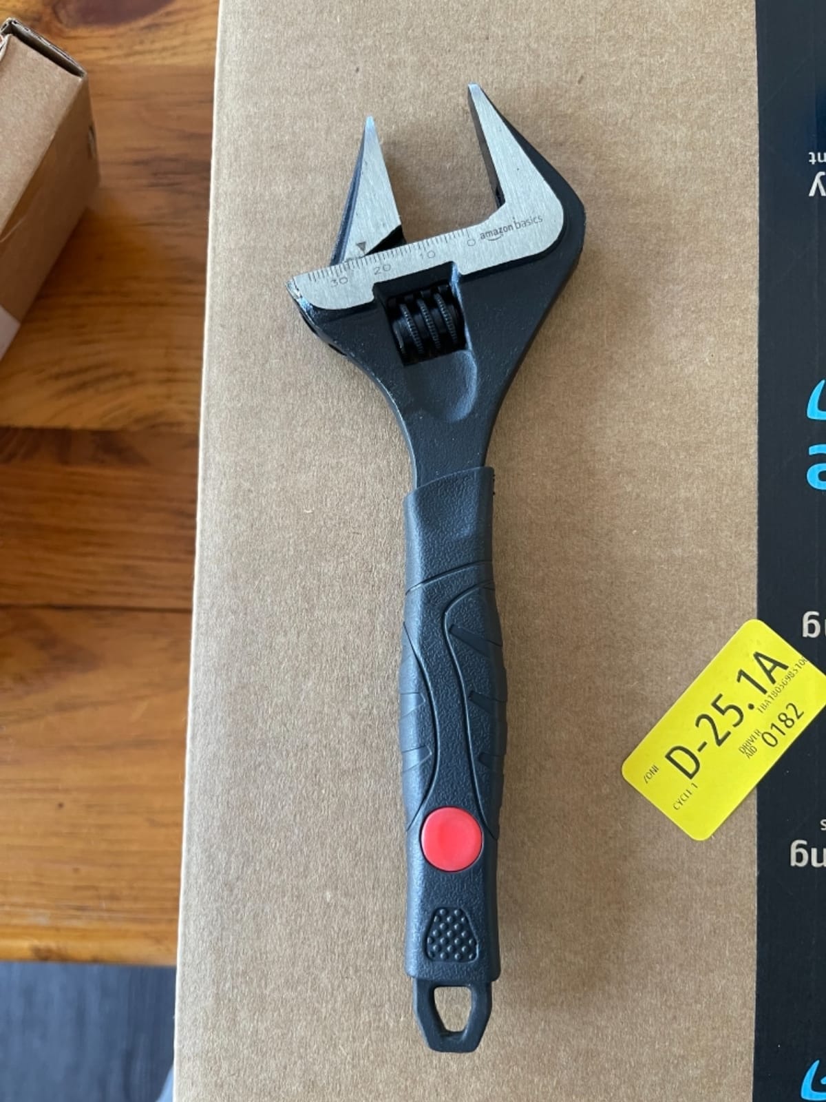 Amazon Basics 4-Piece Wide Jaw Adjustable Wrench Set with Soft Grip, Includes: 6-inch (150mm), 8-inch (200mm), 10-inch (250mm), 12-inch (300mm) customer photo 2