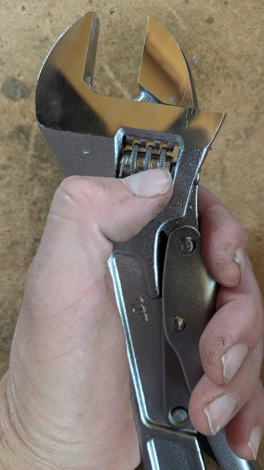 Amazon Basics 10 inch Locking Adjustable Wrench, Precision Machined, Rust Resistant, 2.7 inch x 0.75 inch customer photo 1