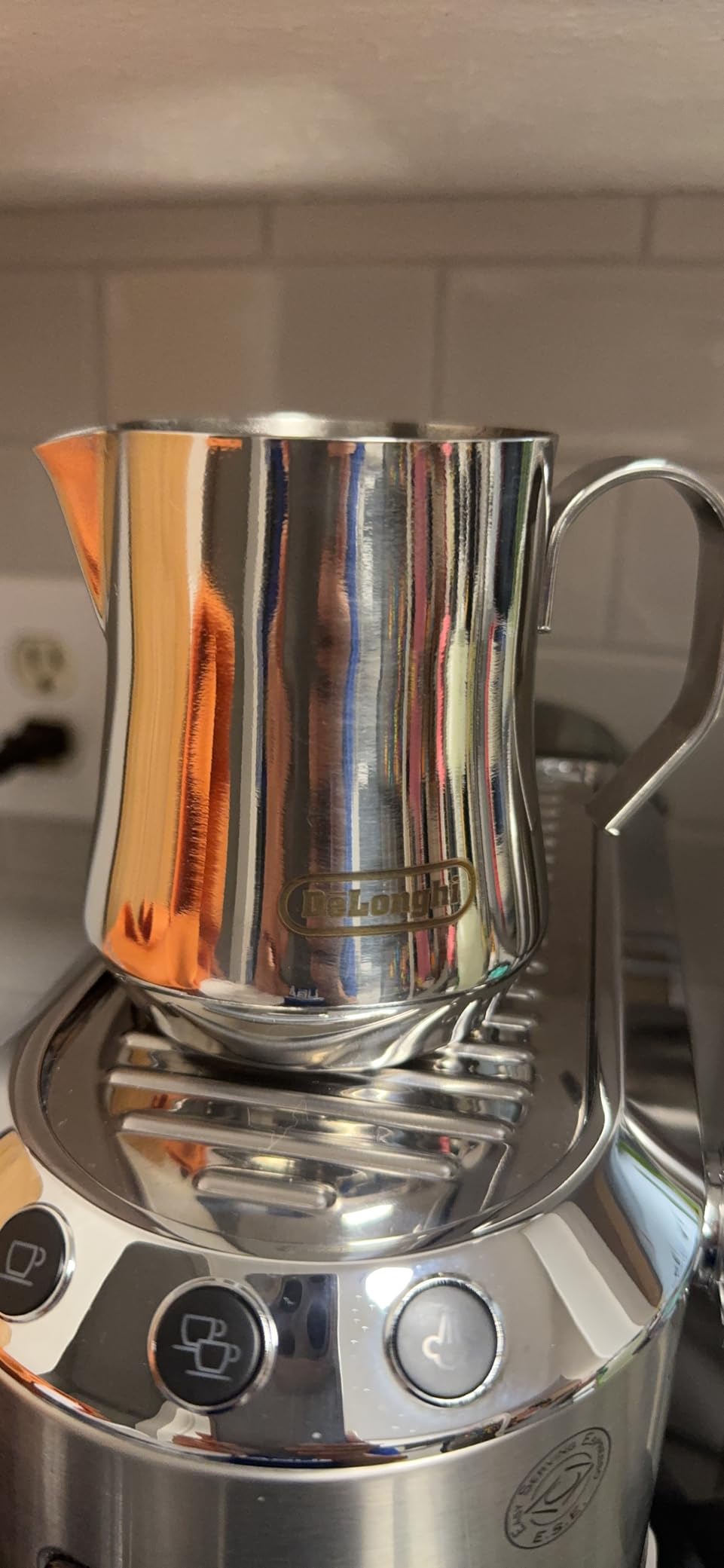 De'Longhi Milk Frothing Pitcher, Stainless Steel, 17 oz - DLSC069 customer photo 2