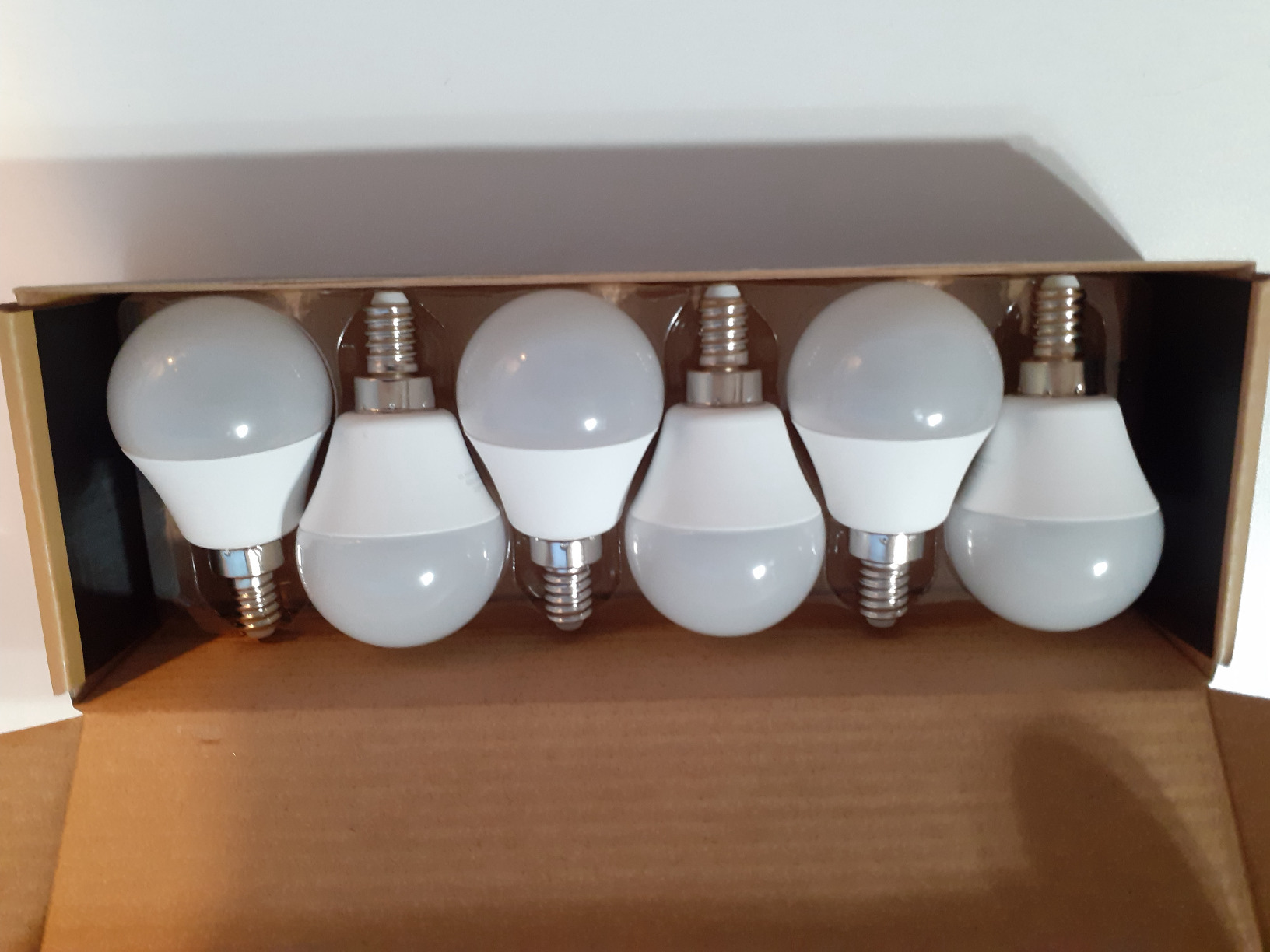 Cotanic Dimmable E12 Candelabra LED Bulb 2700K Warm White 60W Equivalent customer photo 2