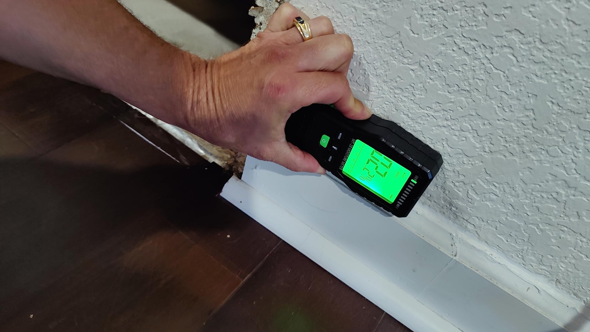 Pinless Moisture Meter for Wood Digital Wall Moisture Detector customer photo 1