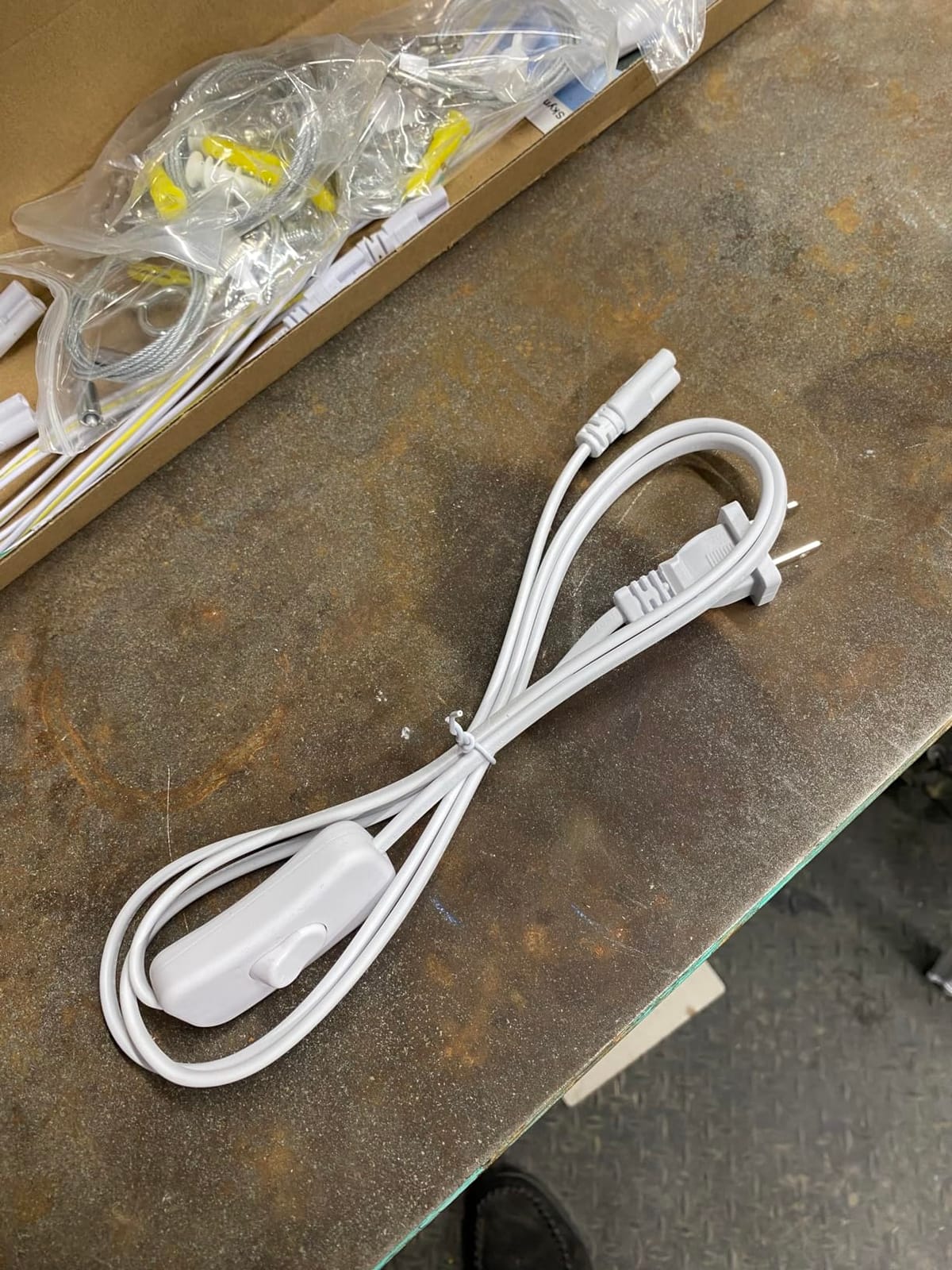 Skymoatled 8Pack 4FT LED Shop Light Garage Lights,50W 6000K 7500LM White Light,Hanging/Surface Mount,T8 4FT Tube Lamp for Warehouse Workshop Basement,Linkable LED Shop Lights,Plug and Play customer photo 1