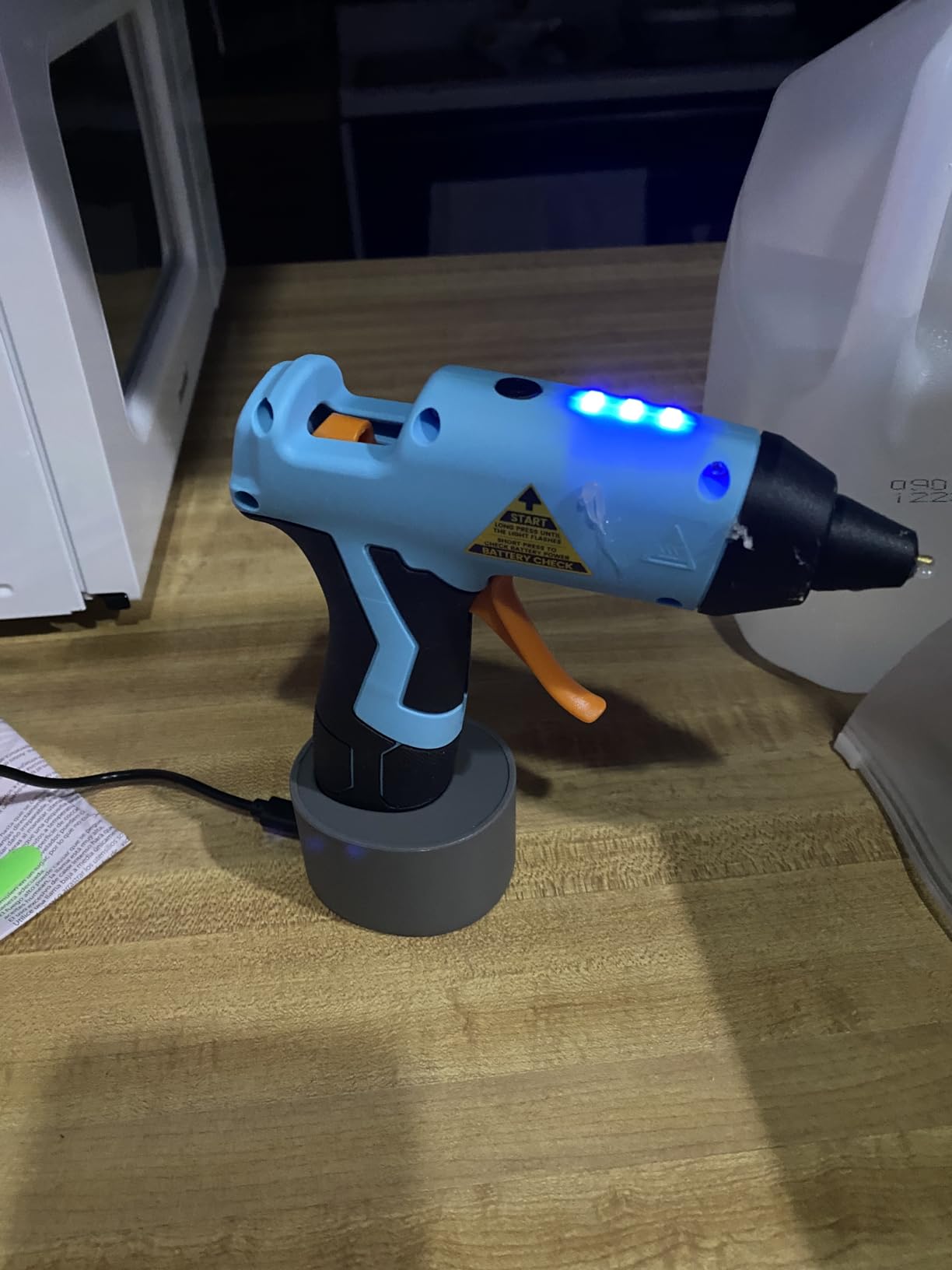 GoGonova Cordless Hot Glue Gun Kit, 2Ah Battery, Includes 25 Glue Sticks customer photo 2