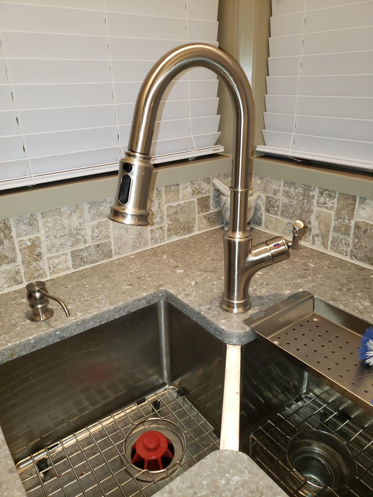APPASO Touchless Kitchen Faucet with Soap Dispenser and Pull Down Sprayer customer photo 1