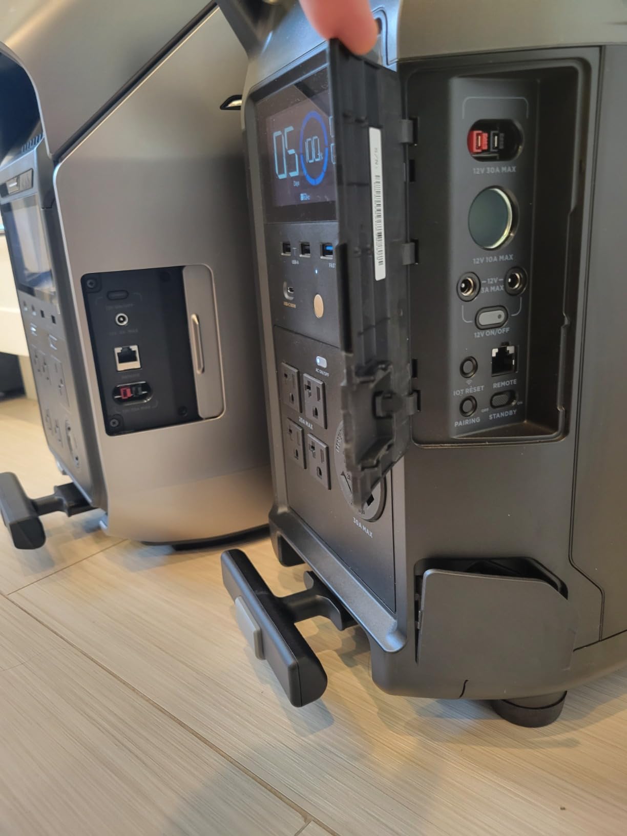 EF ECOFLOW DELTA Pro 3 Portable Power Station, 4096Wh, 4000W AC Output customer photo 1
