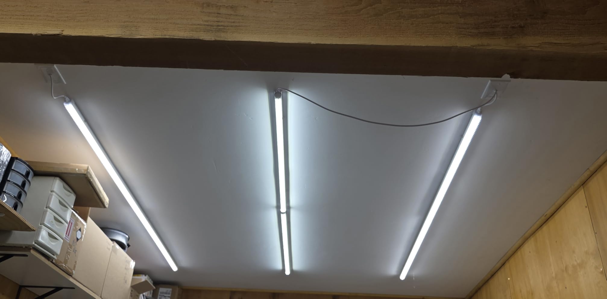 XLNYUUI Led Shop Lights, 4FT LED Light 50W 6500K 7000LM Daylight,Led Garage Light,Linkable Clear Cover Integrated V-Shape for Garage Warehouse Workbench Workshop(4-Pack) customer photo 2