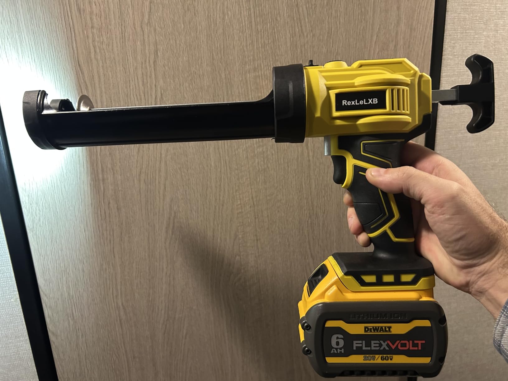 Cordless Caulking Gun for Milwaukee 18V Battery, Electric Caulk Adhesive Gun with 450lm LED Light, 4 Adjustable Speeds, Drip-free Caulk Gun, 10oz/300ml Caulking Tool for Filling, Sealing(No Battery) customer photo 2