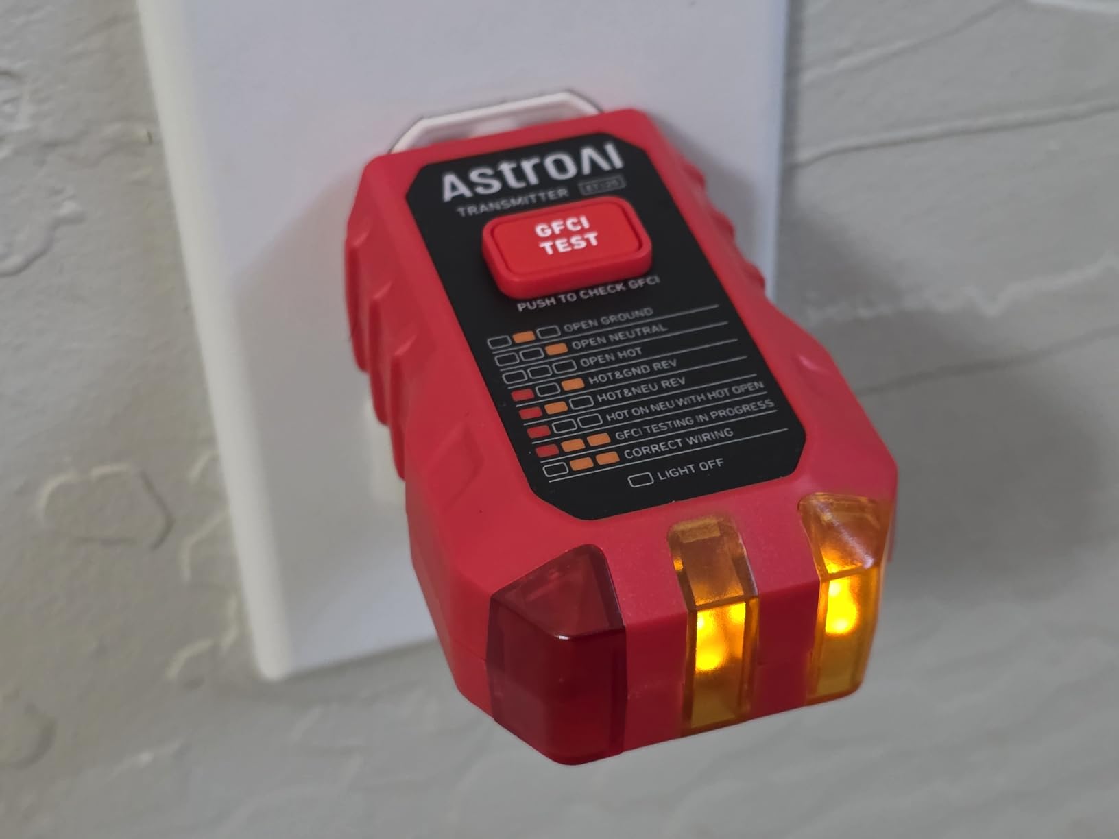 AstroAI Circuit Breaker Finder Tool with GFCI Outlet Tester for 90–120V AC customer photo 1