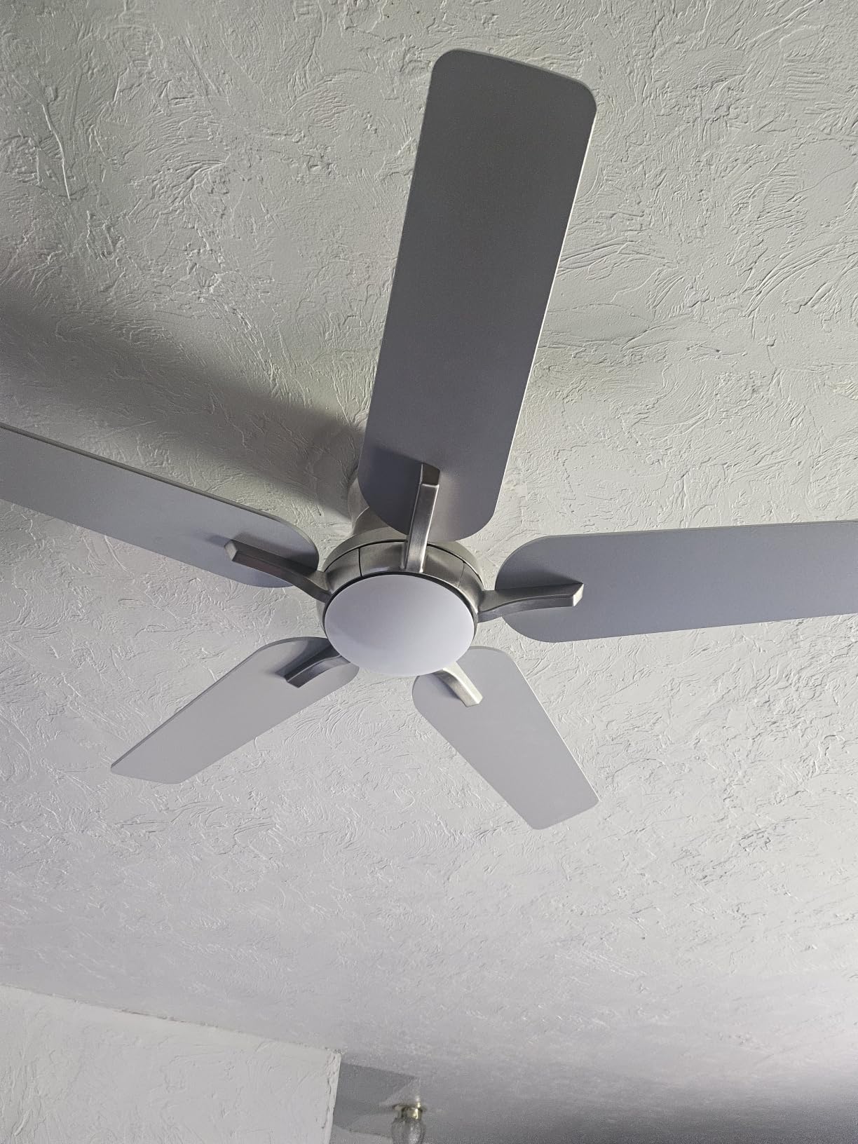 POCHFAN 52 Inch White Ceiling Fans with Lights and Remote, Flush Mount Low Profile Ceiling Fan for Bedroom, Living Room, Patio, Dimmable 6 Speeds Noiseless Reversible, ETL Listed customer photo 1