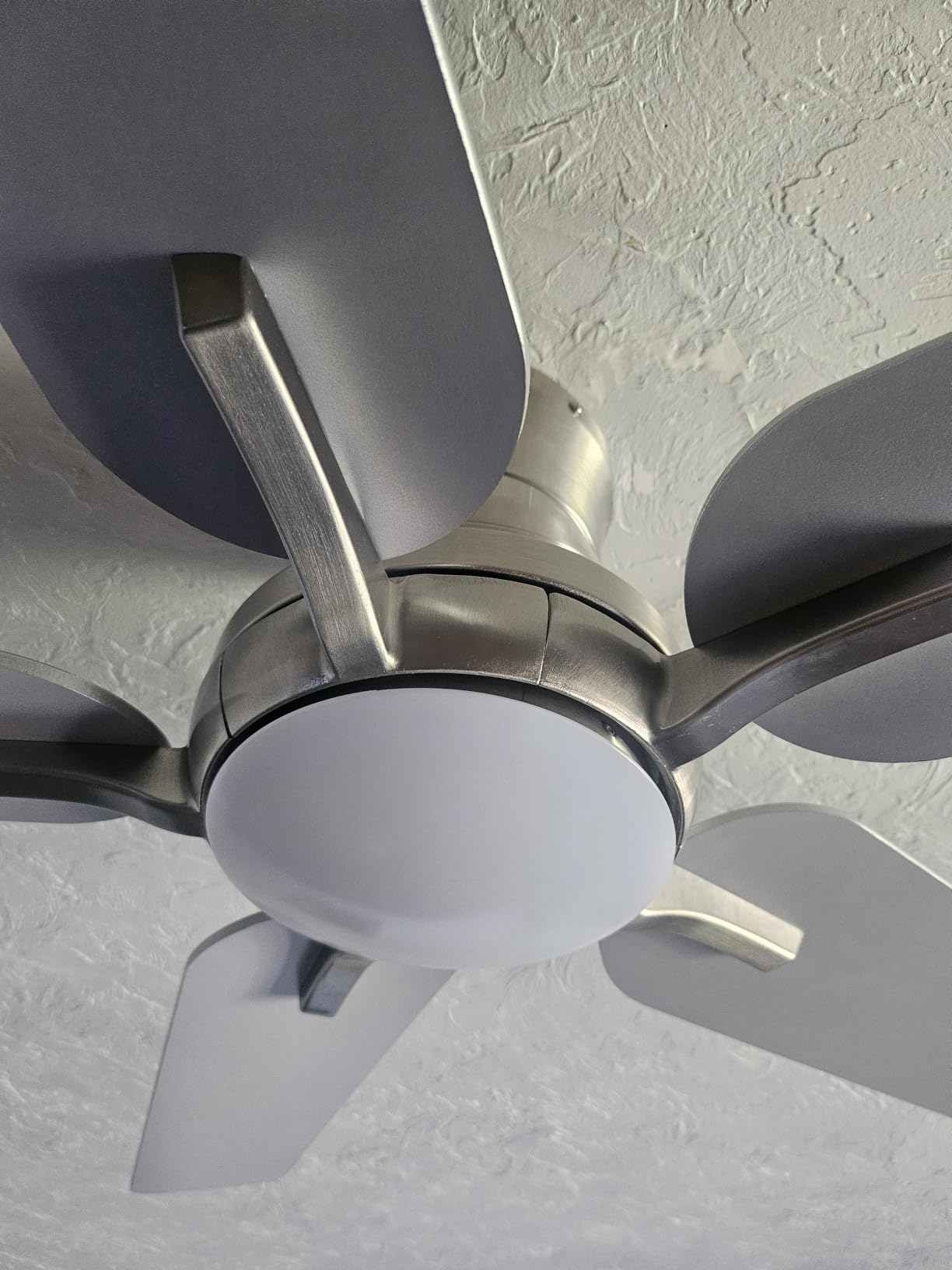 POCHFAN 52 Inch White Ceiling Fans with Lights and Remote, Flush Mount Low Profile Ceiling Fan for Bedroom, Living Room, Patio, Dimmable 6 Speeds Noiseless Reversible, ETL Listed customer photo 2