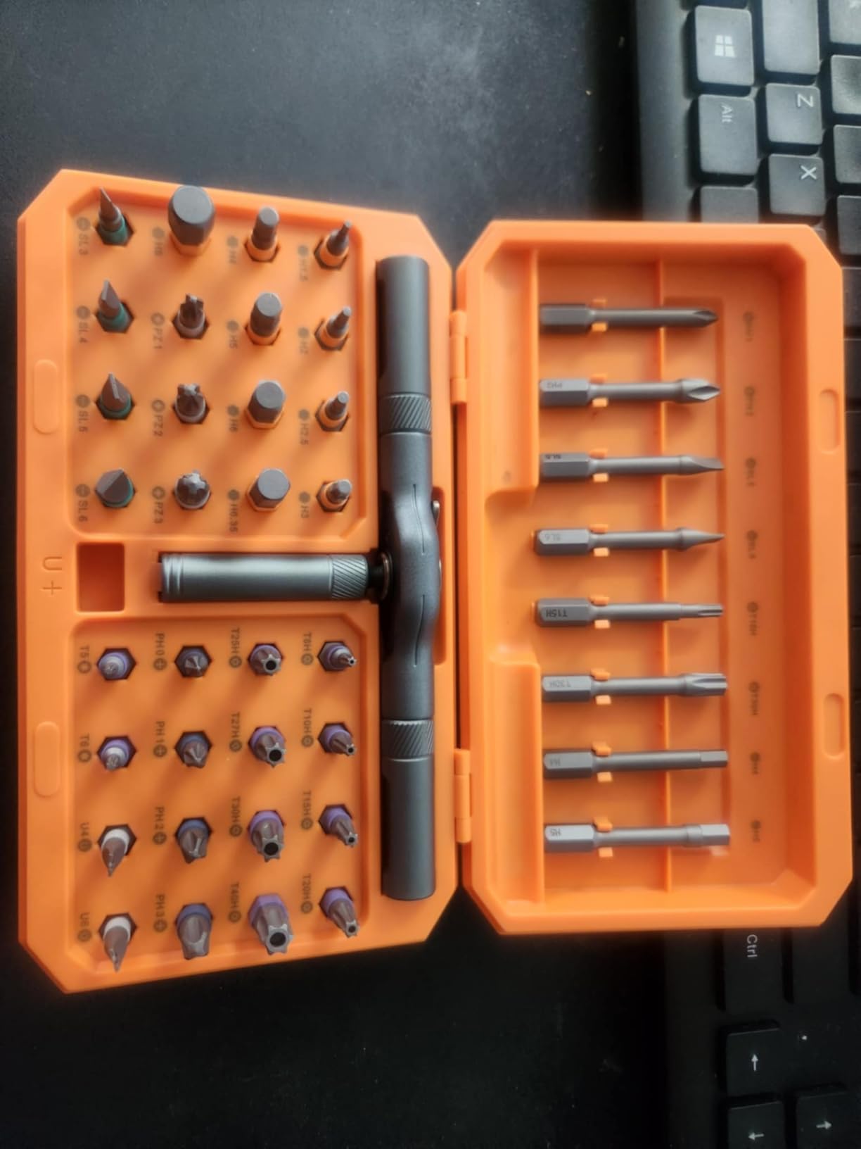 AMIR 42 in 1 Ratchet Screwdriver Set, Magnetic Screwdriver Set with 40 PCS Multi Bit, DIY Repair Tool Kit with Ratchet T Handle, Screw Driver Set Kit for Tools,Bicycle,Electronic Repair customer photo 1