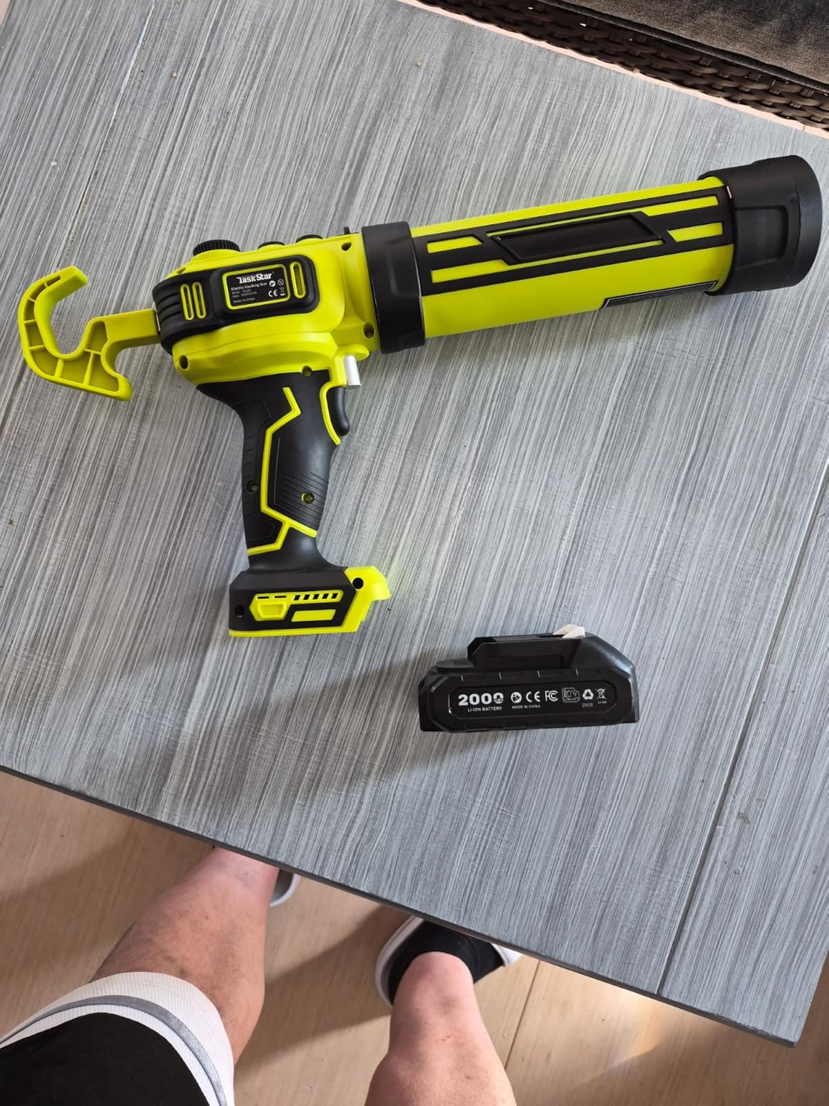 Taskstar Electric Caulking Gun with 2 x 2.0Ah Batteries, Upgraded Brushless customer photo 1