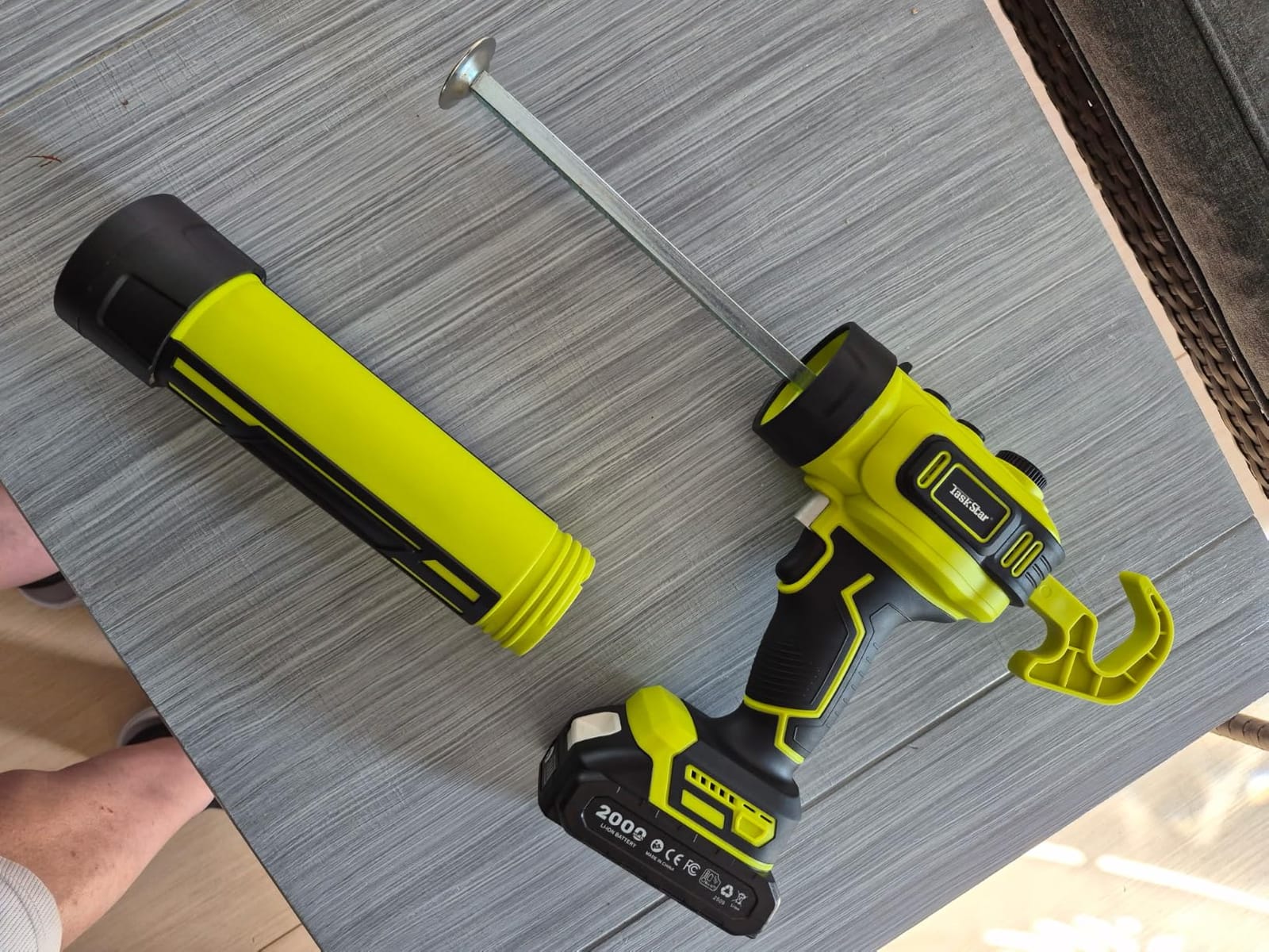 Taskstar Electric Caulking Gun with 2 x 2.0Ah Batteries, Upgraded Brushless customer photo 2