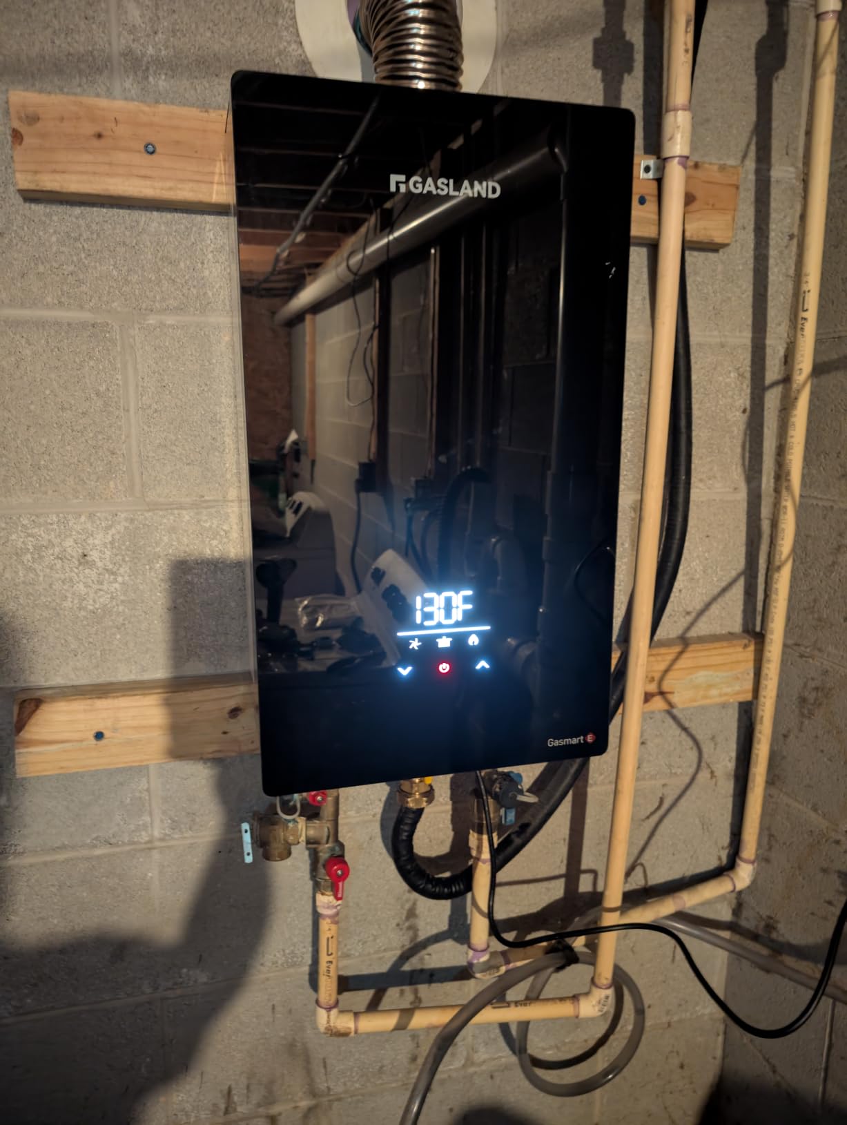 GASLAND Gasmart E 199,000 BTU Tankless Water Heater, Up to 7.6 GPM, CSA Certified Whole House Natural Gas Indoor Installation Residential On-demand Instant Hot Water Heater, CE686NG customer photo 2