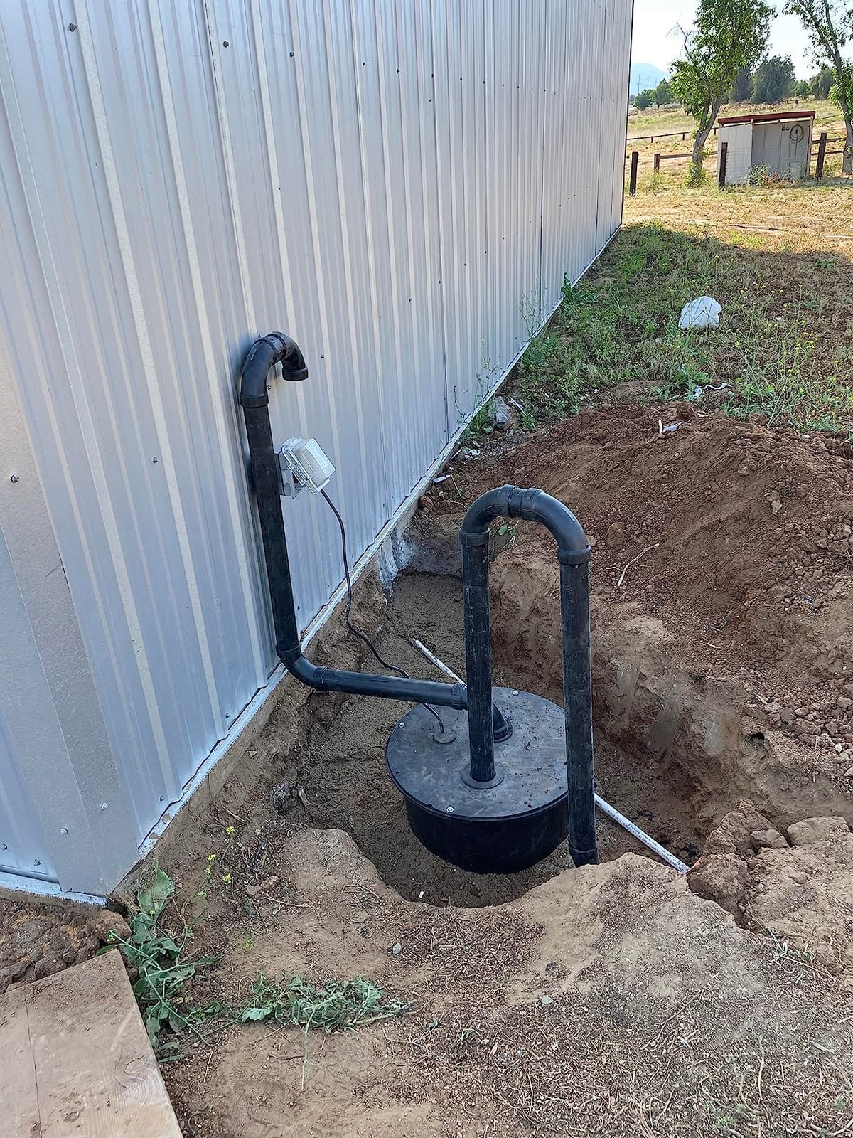 VEVOR 900W Macerator Pump, 48 GPM Flow, 40 ft/12 m Head, Macerator Sewerage Toilet Pump with 4 Water Inlets, Waste Water Disposal Upflush Machine for Toilet, Basement, Shower, Sink, Laundry, Bathtub customer photo 1