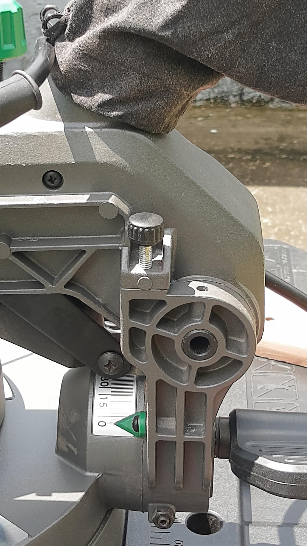 Metabo HPT 10-Inch Compound Miter Saw, 15-Amp, Single Bevel, C10FCG2 customer photo 1