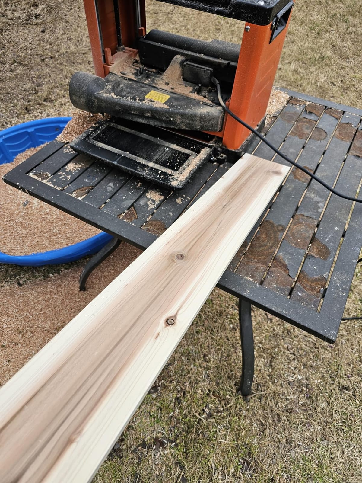 VEVOR 13-Inch Spiral Thickness Planer, Woodworking Power Benchtop Planer, with 2000W 23500 RPM Powerful Motor, Single Speed, for Hard & Soft Wood Material customer photo 2
