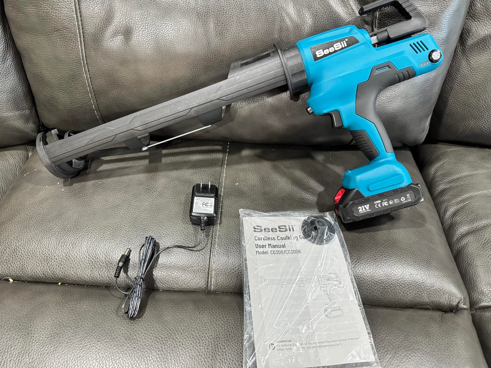 SEESII 29oz Electric Caulking Gun, Cordless Caulk Gun, Variable Speed customer photo 2