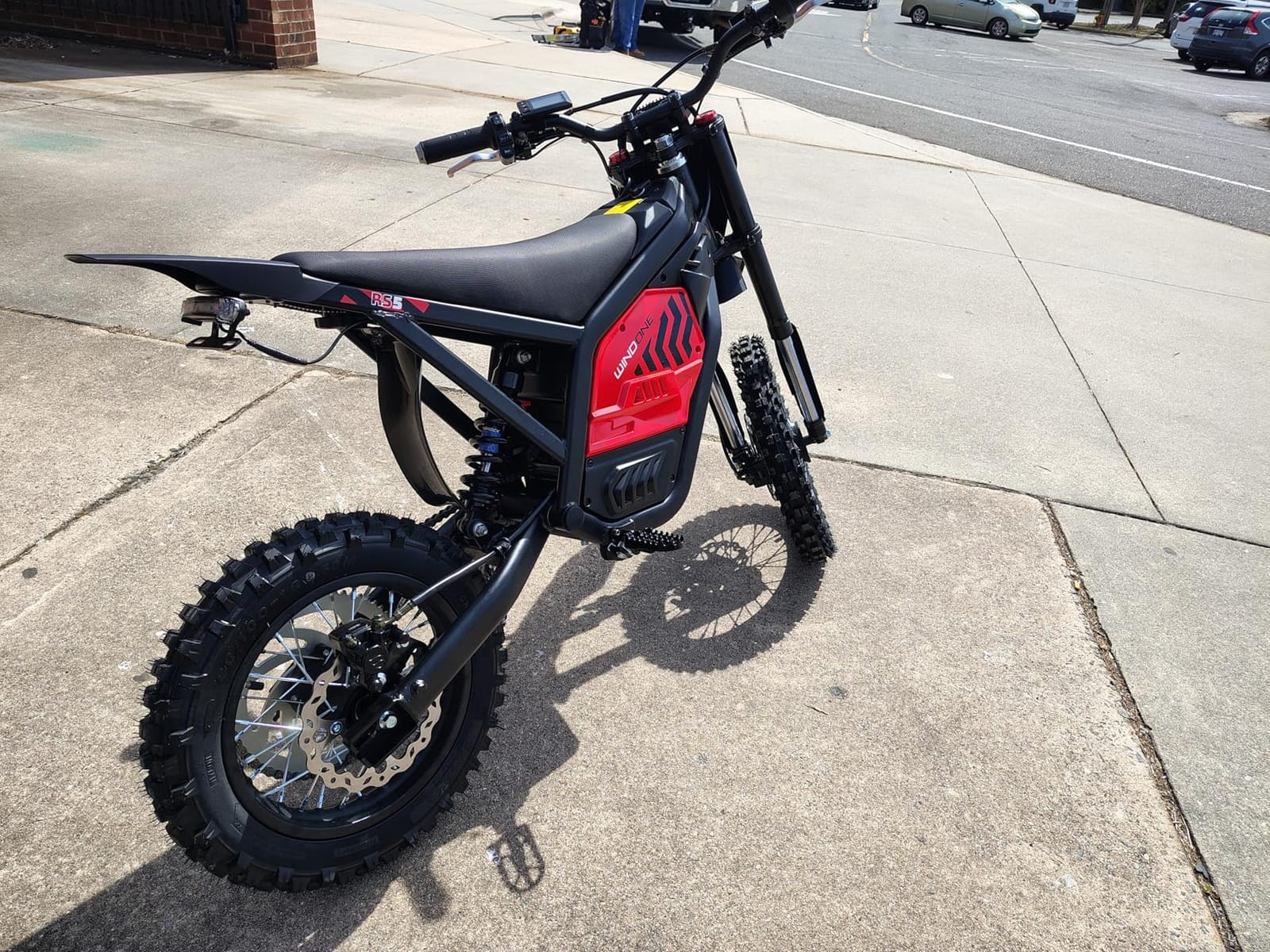 Windone RS5 Electric Dirt Bike for Teens & Adults (13+), Up to 37 MPH customer photo 1
